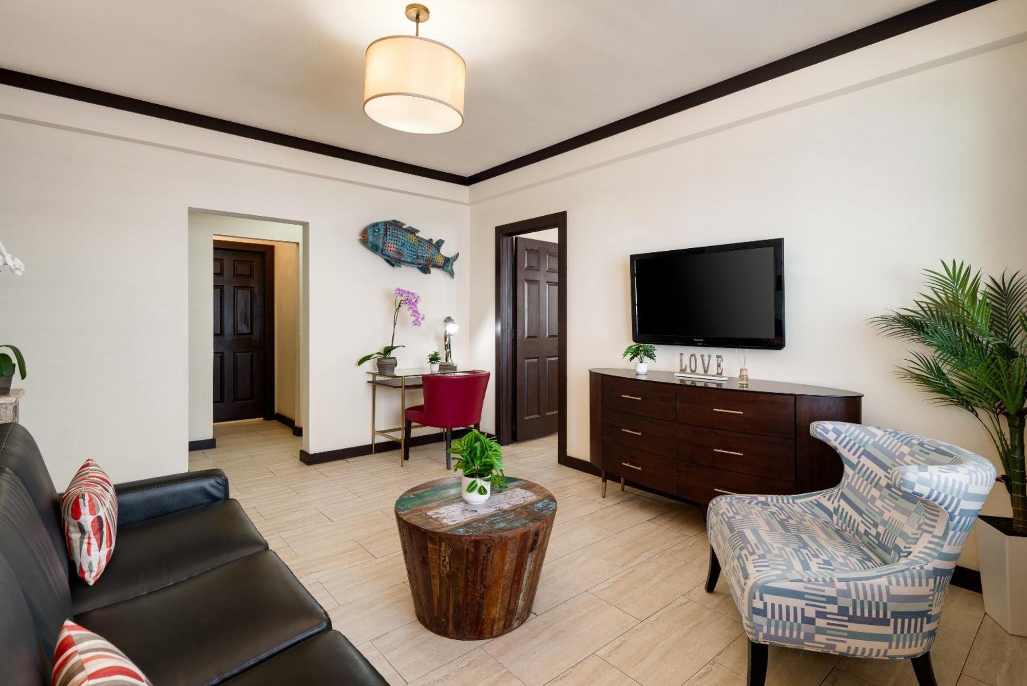 Two-Bedroom Queen Suite