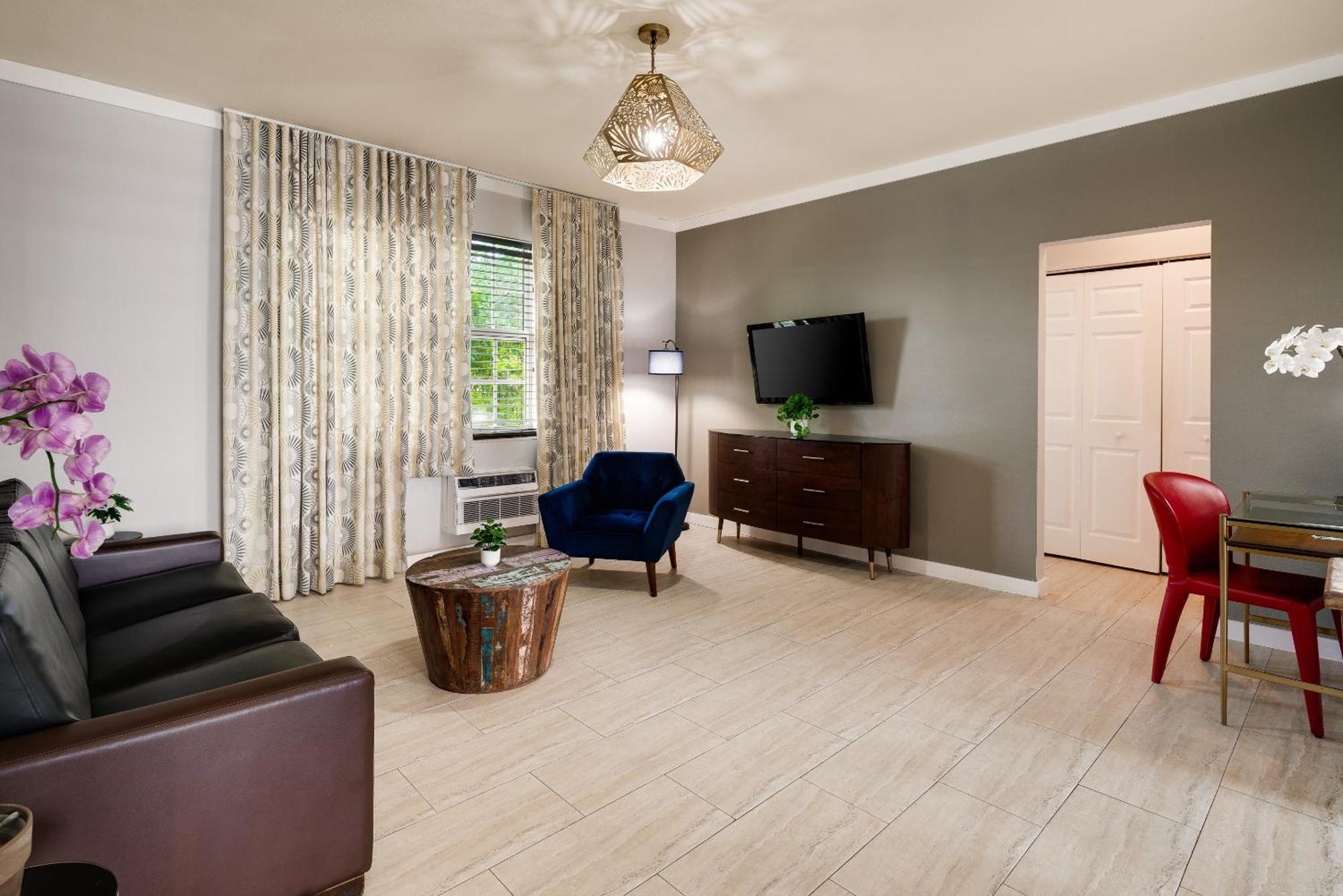 One-Bedroom Double Queen Suite
