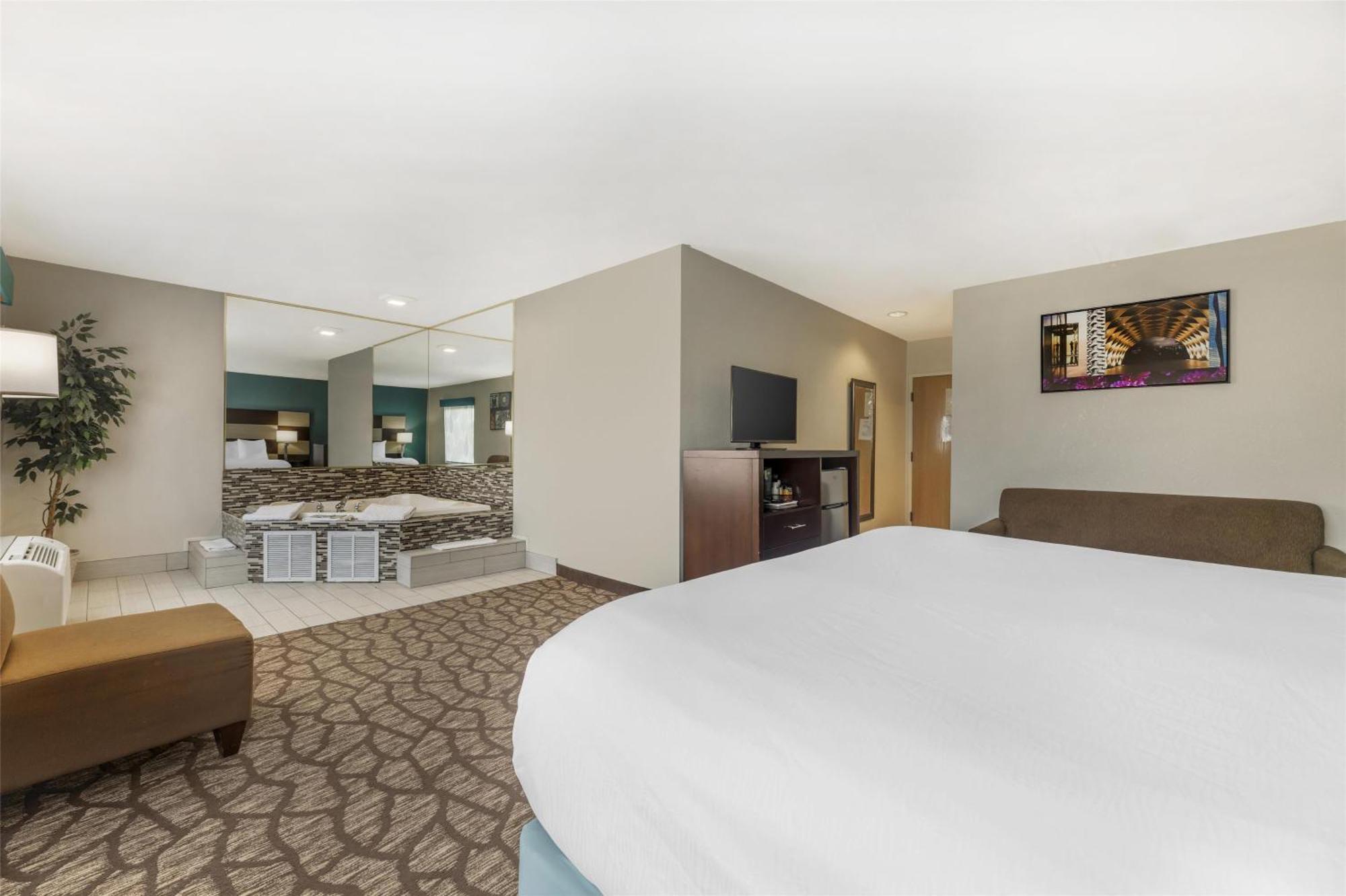King Suite Whirlpool Non-Smoking