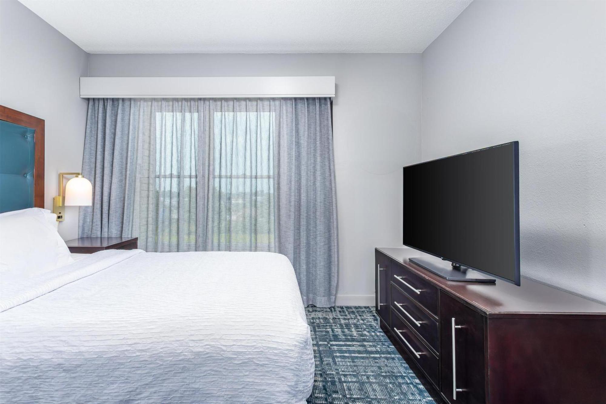 One-Bedroom Queen Suite Non-Smoking