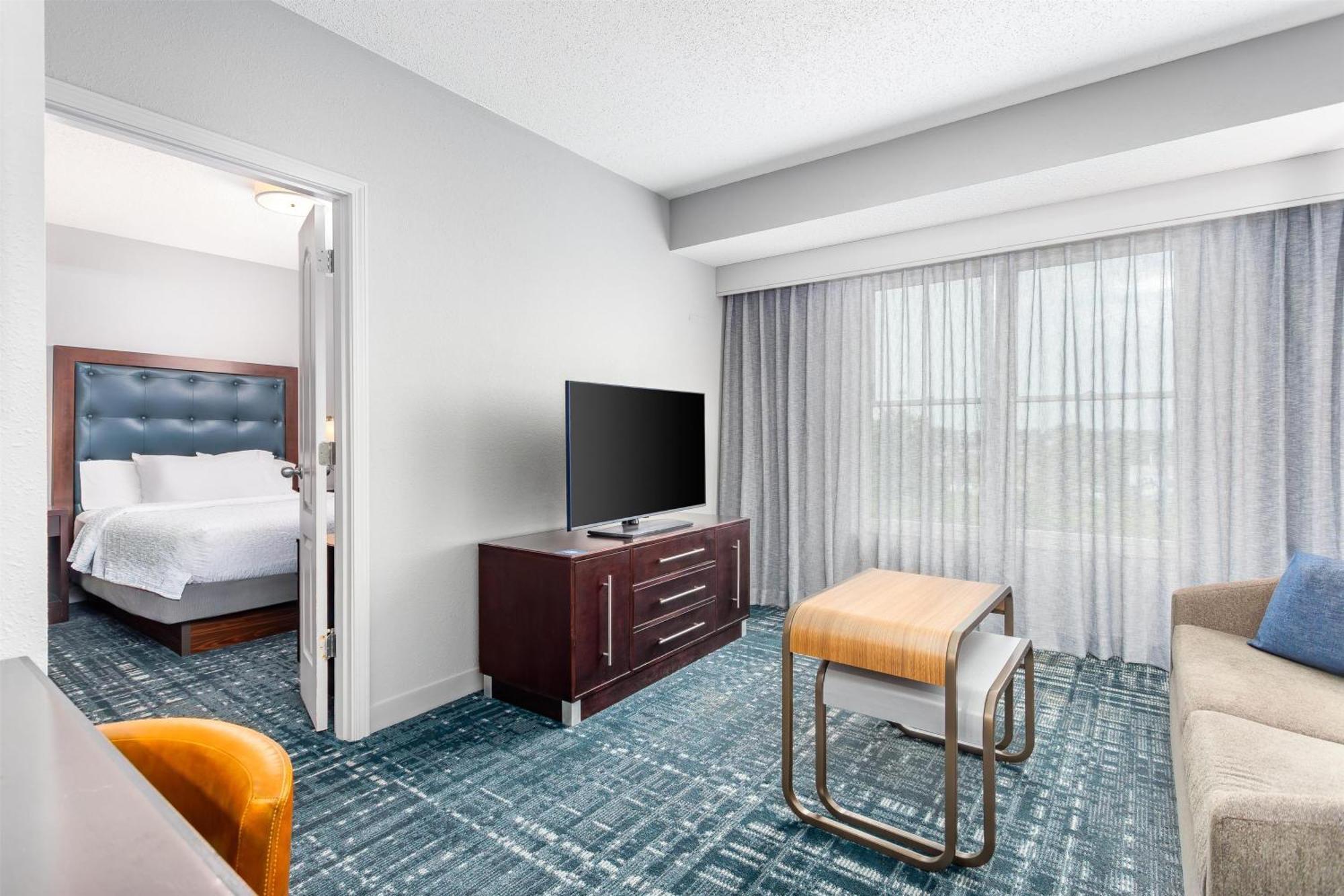 One-Bedroom Queen Suite Non-Smoking