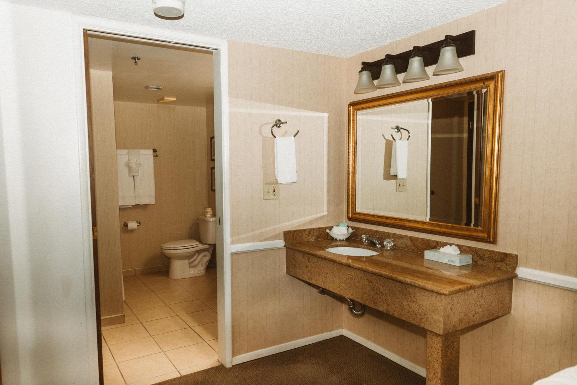 Executive Tower Grand Suite 2 Queen Beds