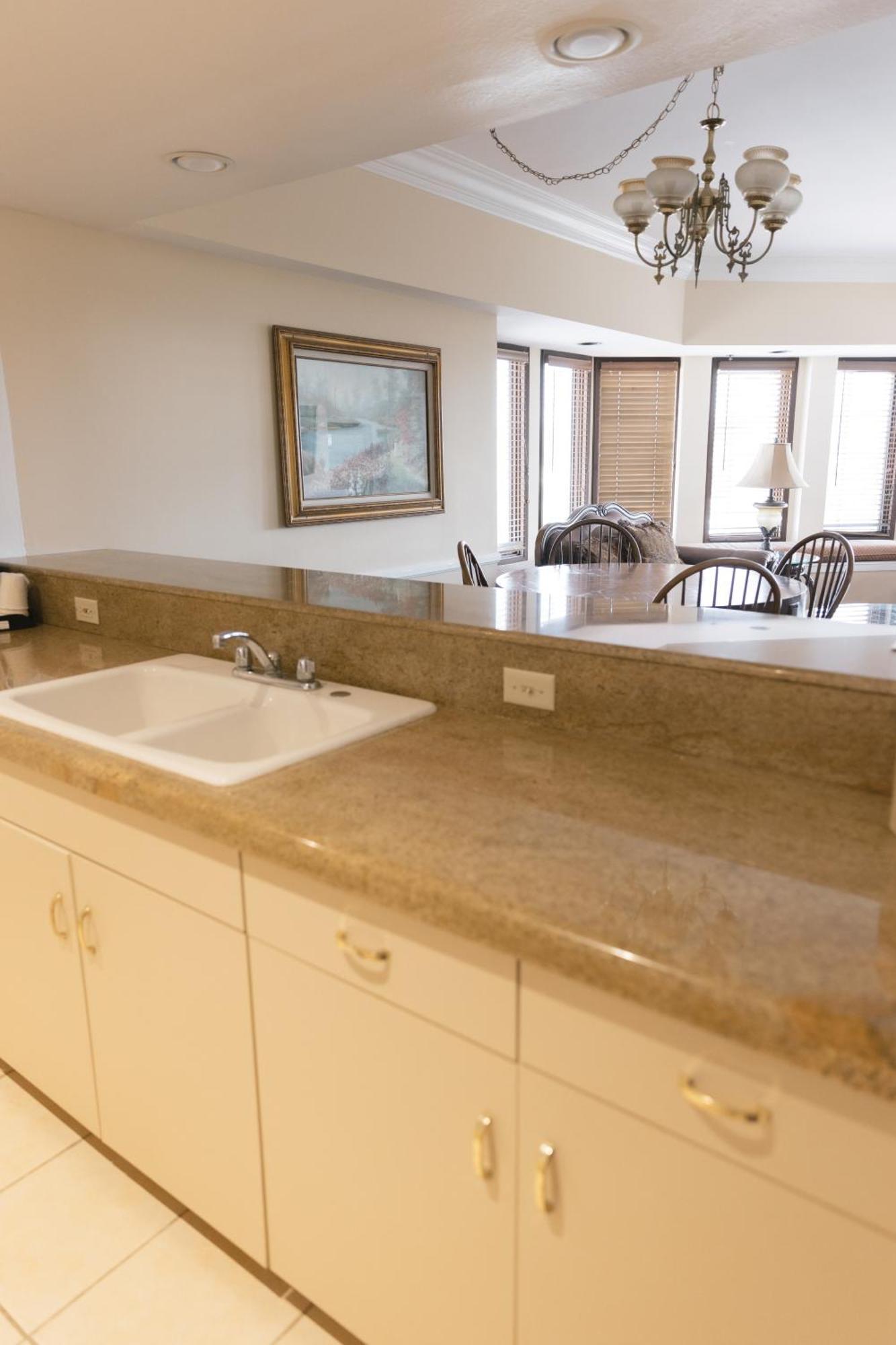 Executive Tower Grand Suite 2 Queen Beds