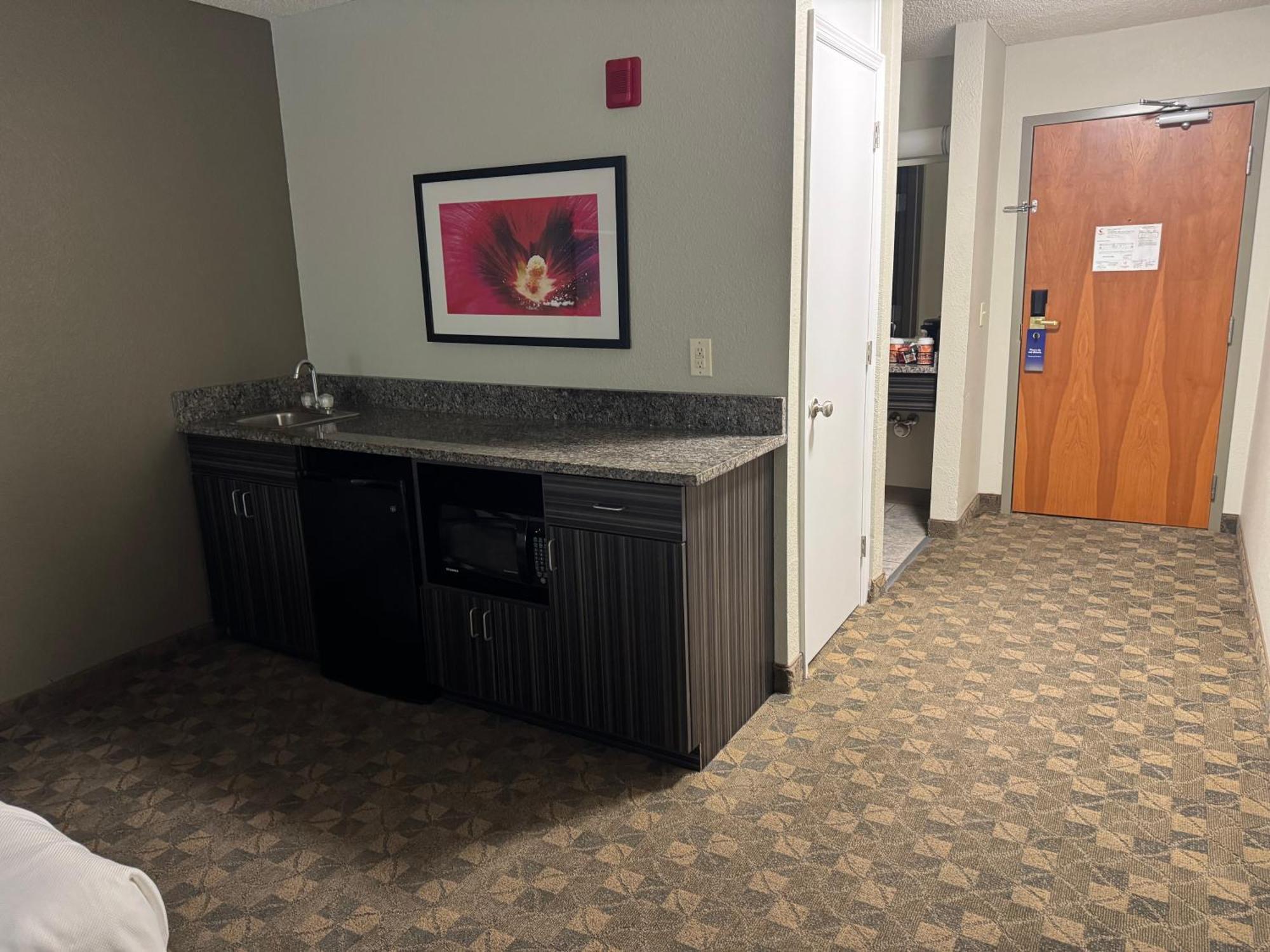 Efficiency Queen Room Two Queen Beds Non-Smoking