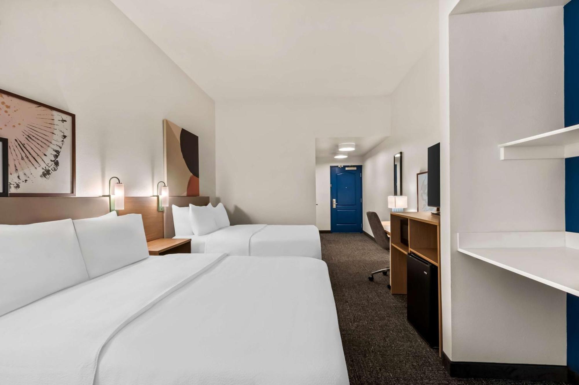 Queen Room Two Queen Beds Mobility Accessible Tub