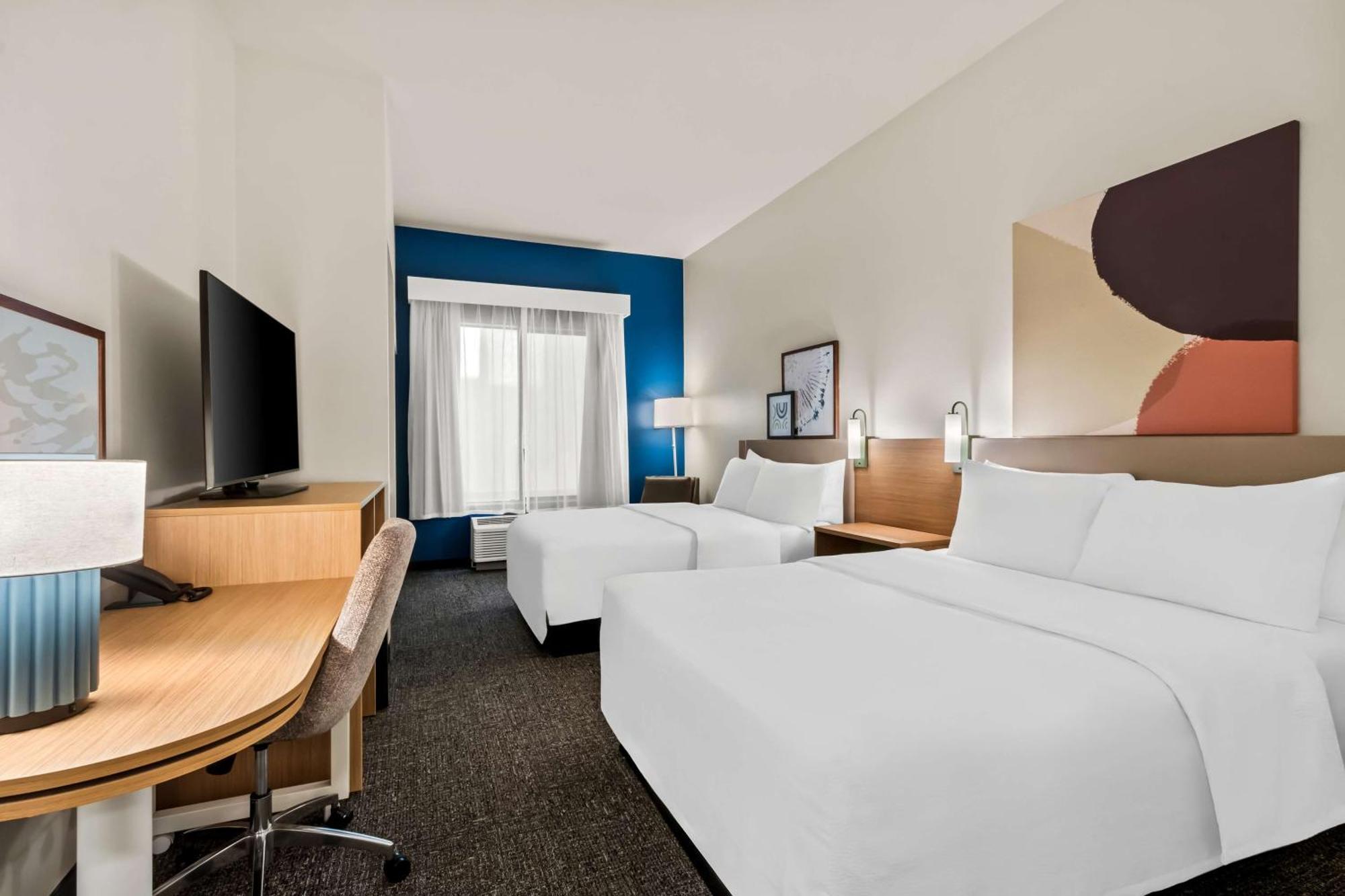 Queen Room Two Queen Beds Mobility Accessible Tub