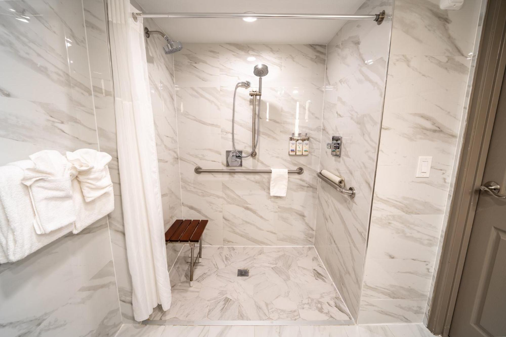 King Room Mobility Access or Roll Shower Non-Smoking,1698974685:JPEG