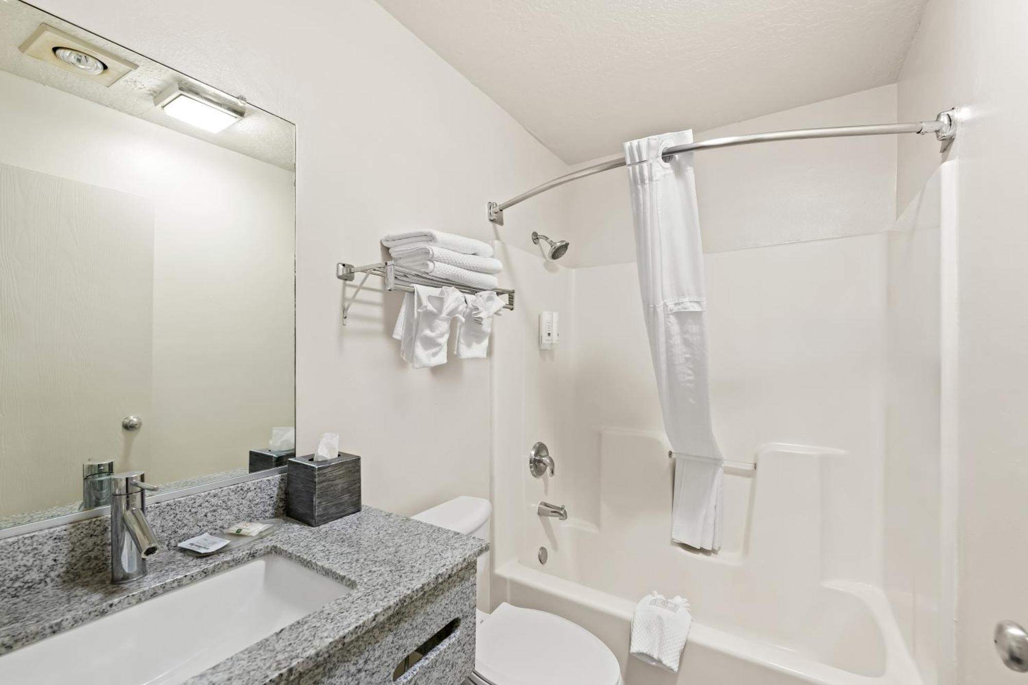 Queen Room Accessible or Nonsmoking