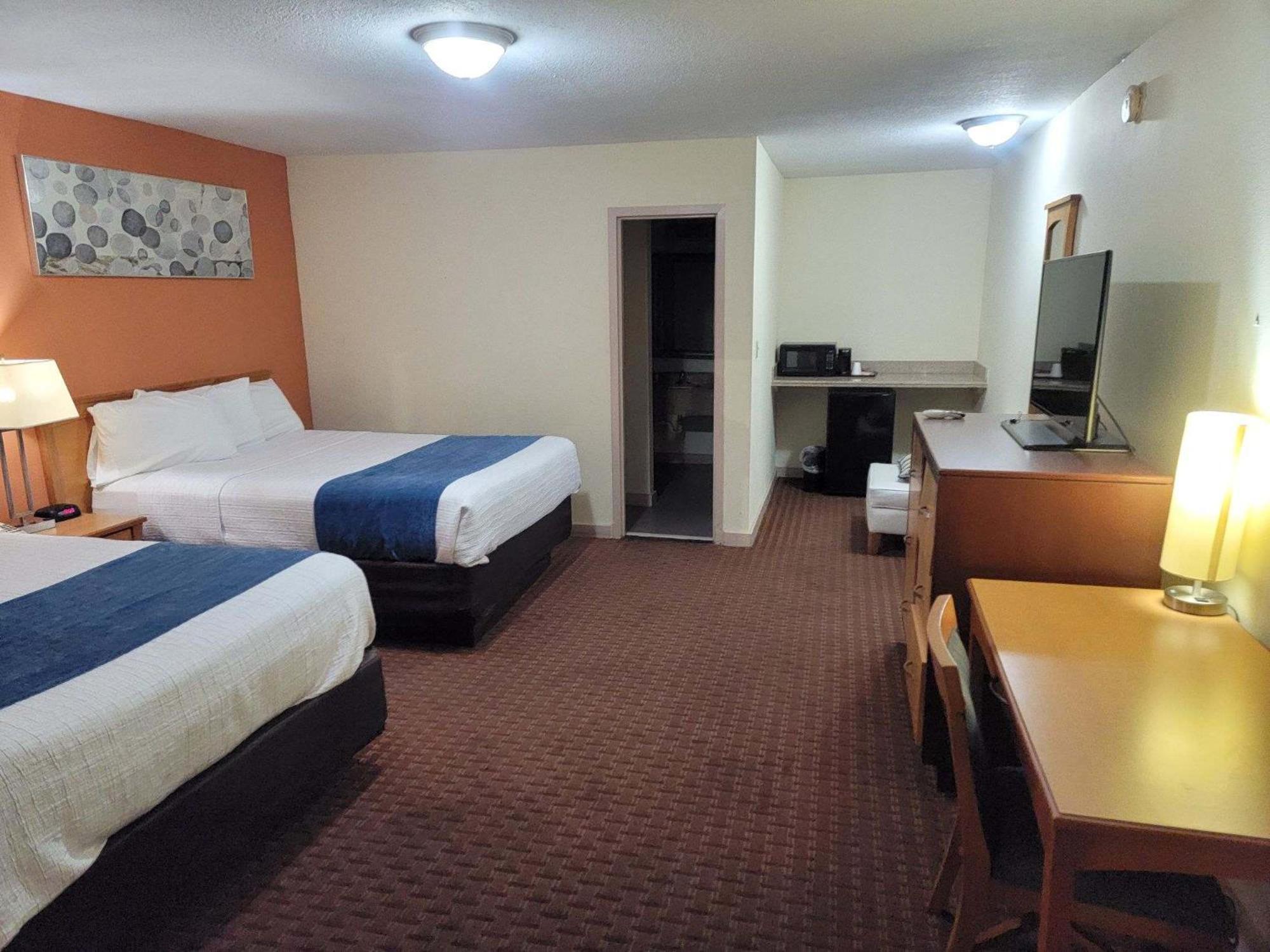 Queen Room Two Queen Beds Non-Smoking
