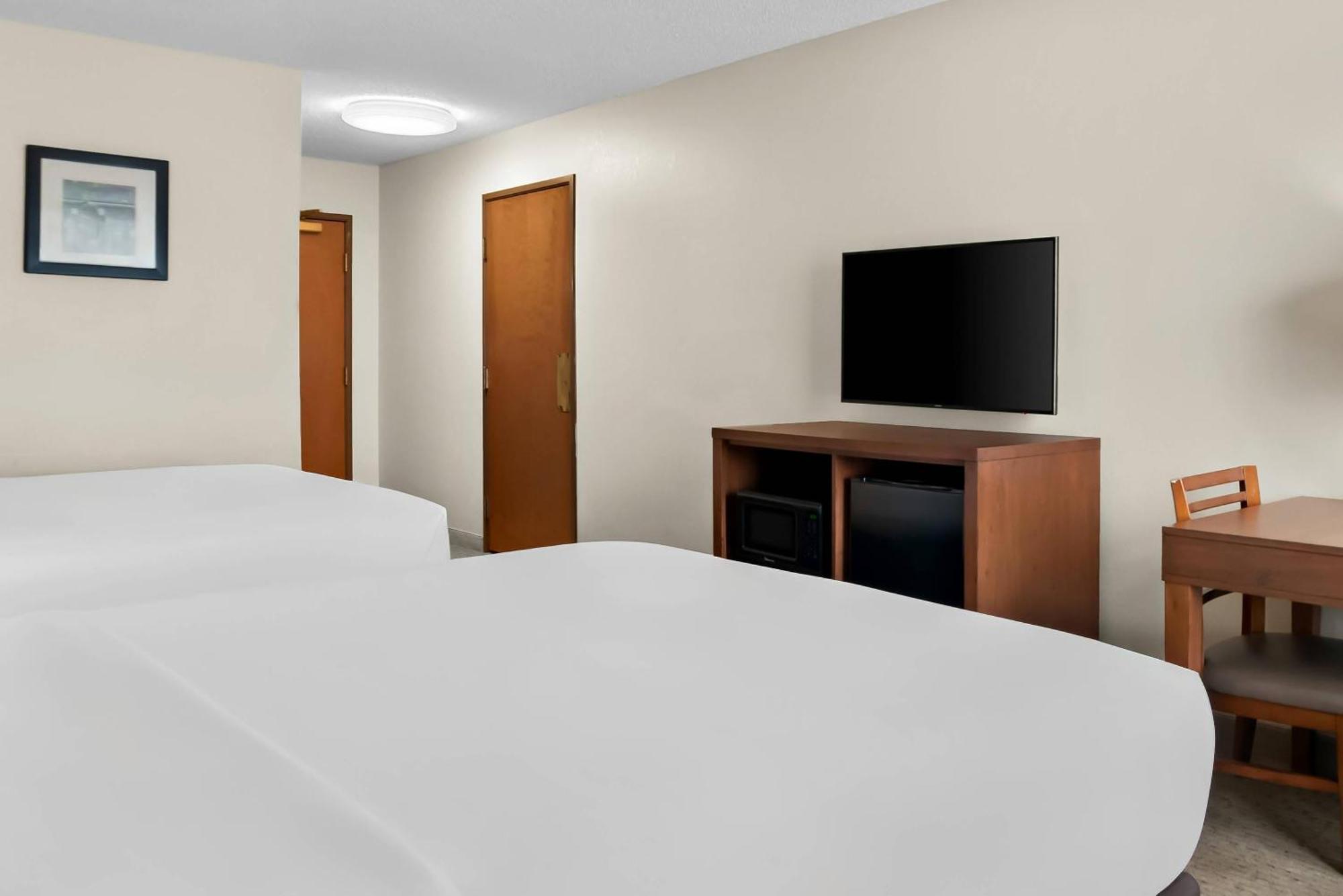 Queen Room Two Queen Beds Non-Smoking