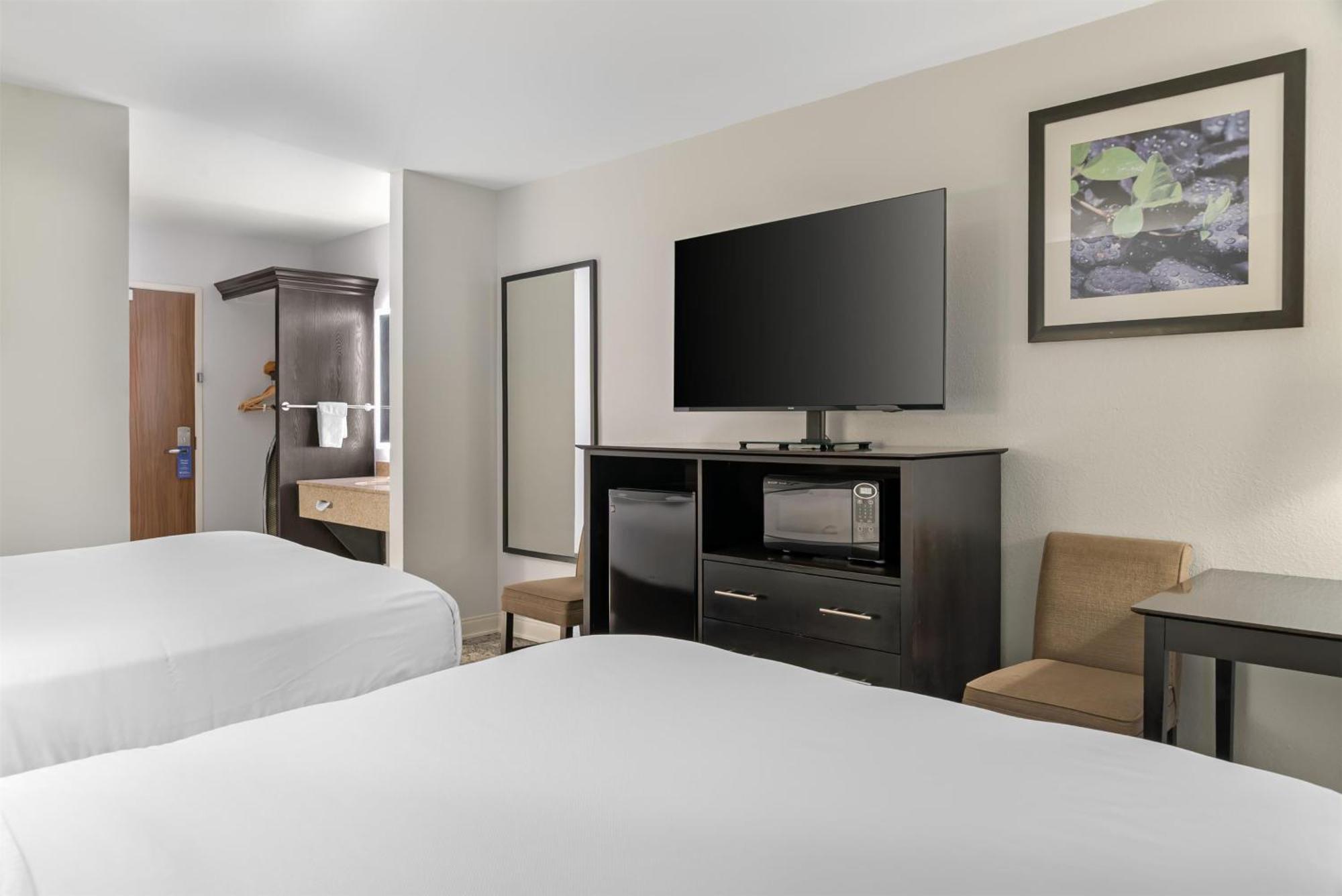 Queen Room Two Queen Beds