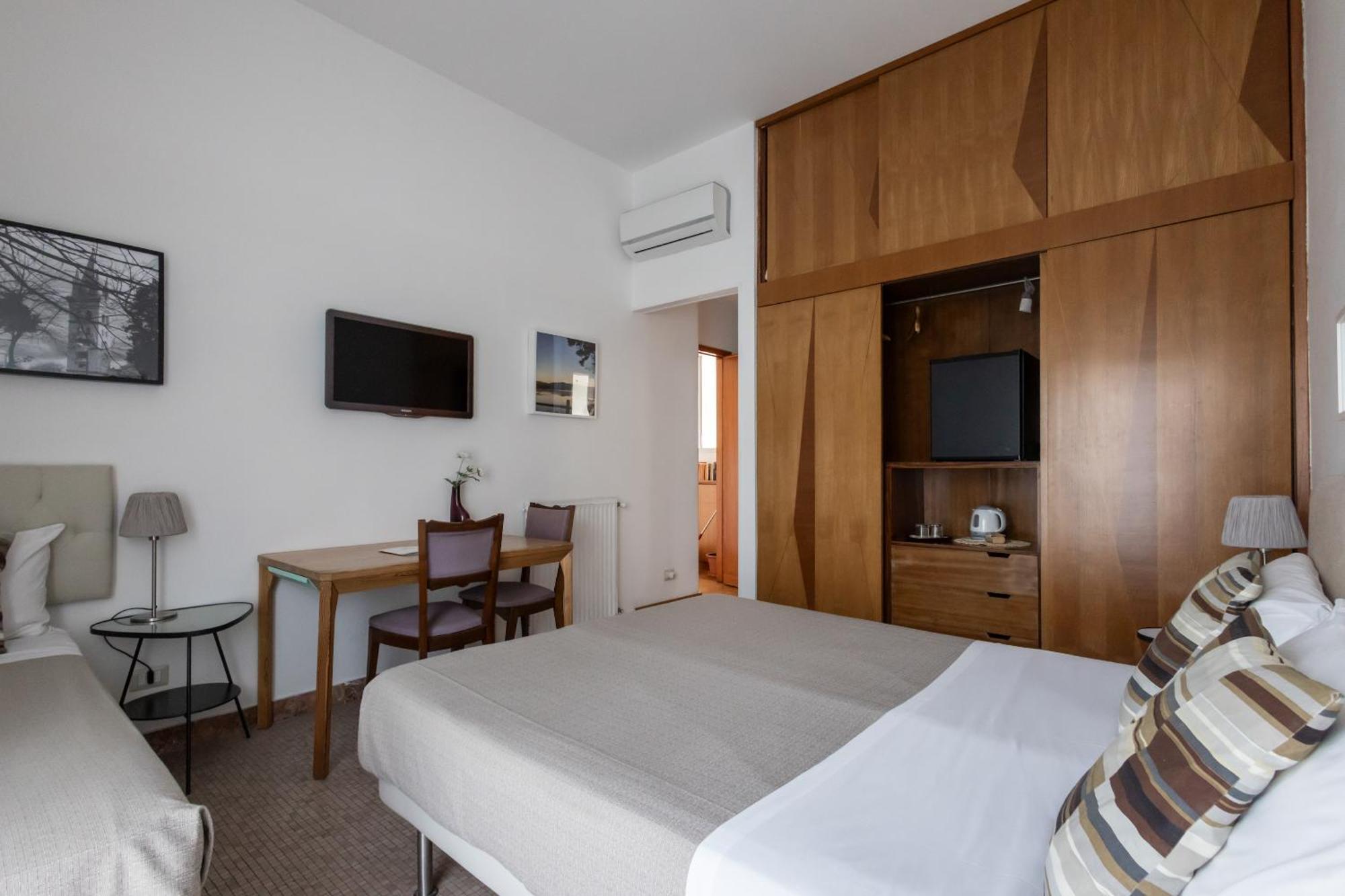 Basic Triple Room