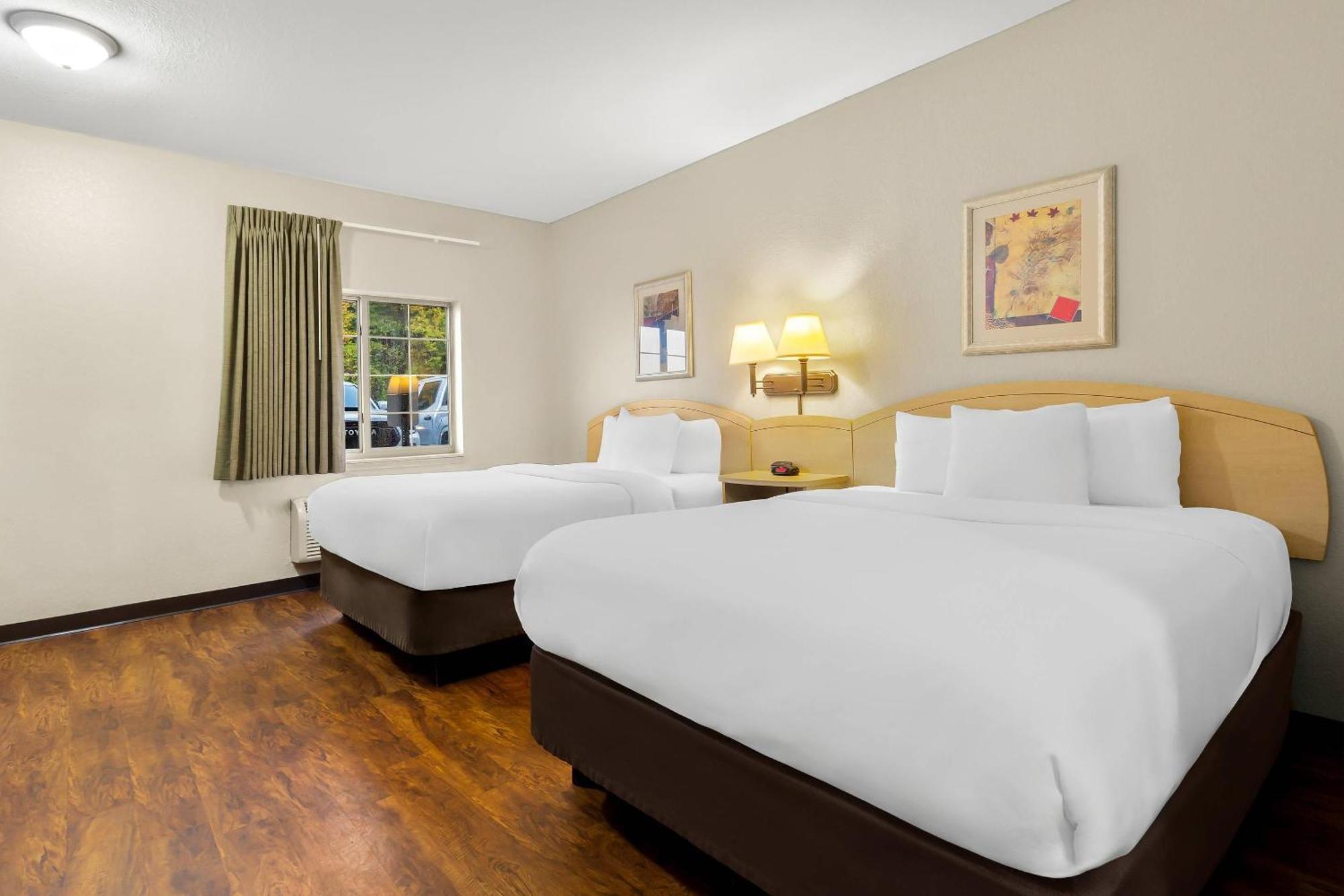 Queen Room Two Queen Beds Non-Smoking
