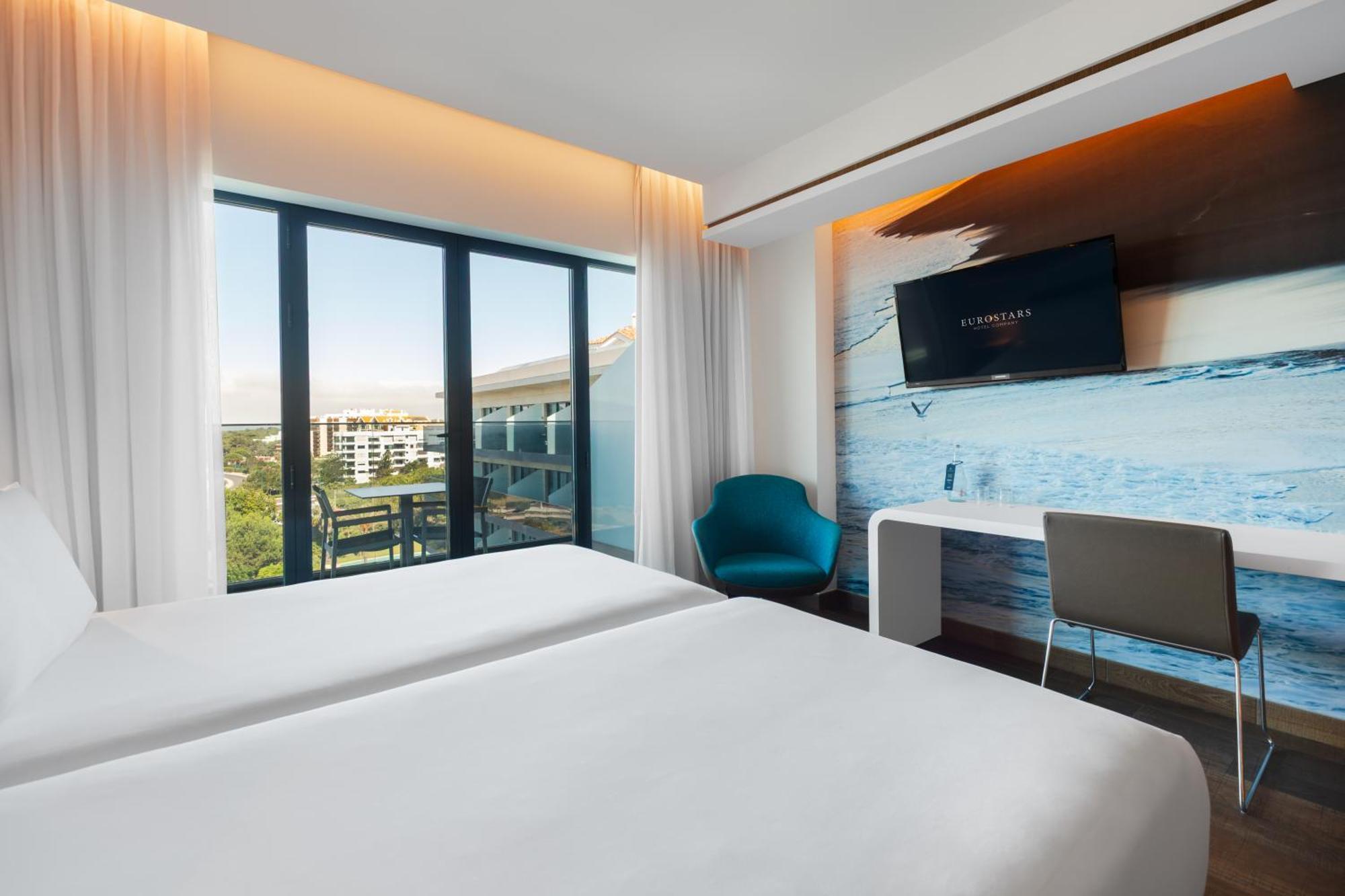 Queen or Twin Room Balcony Sea View