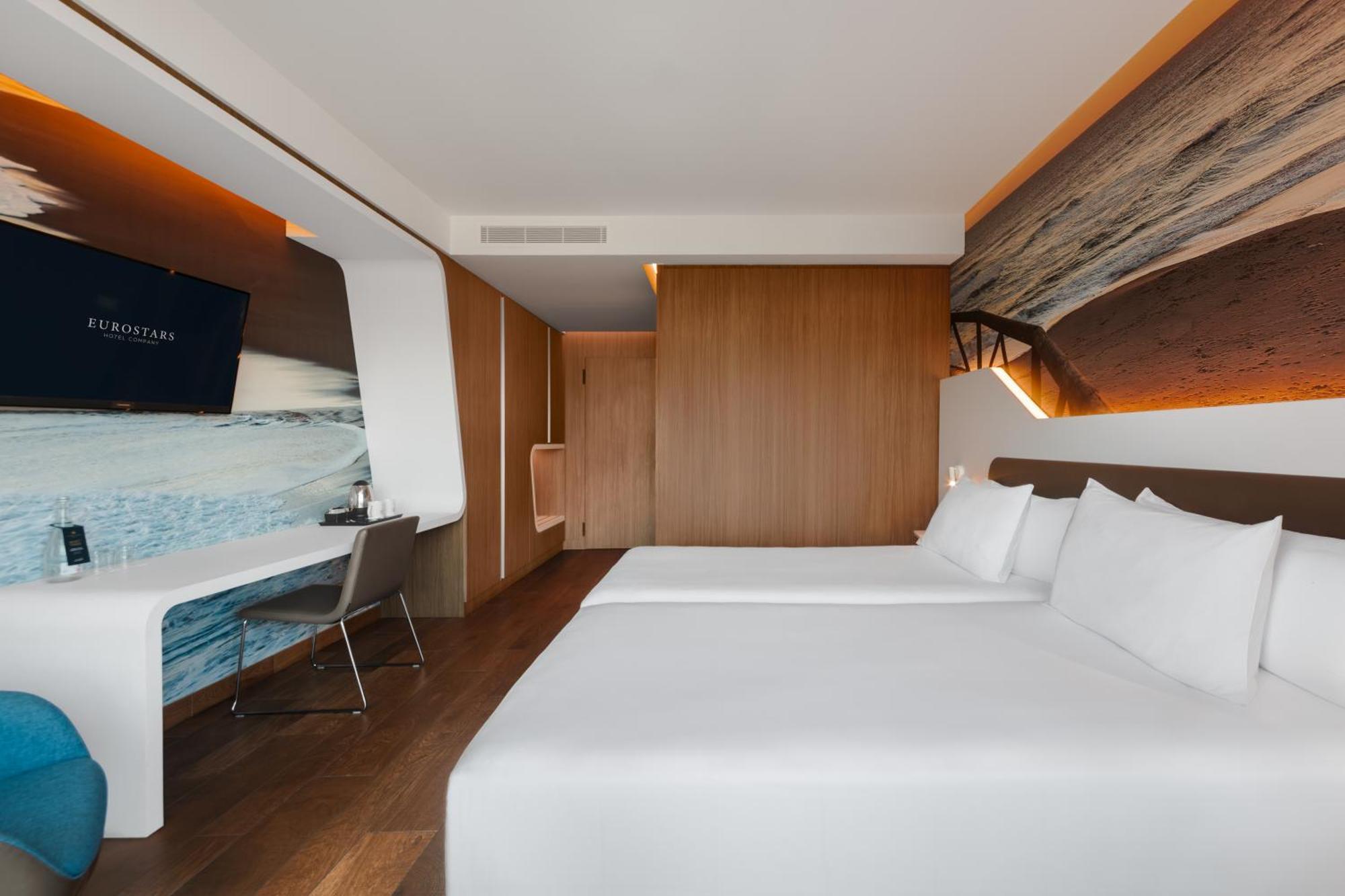 Queen or Twin Room Balcony Sea View