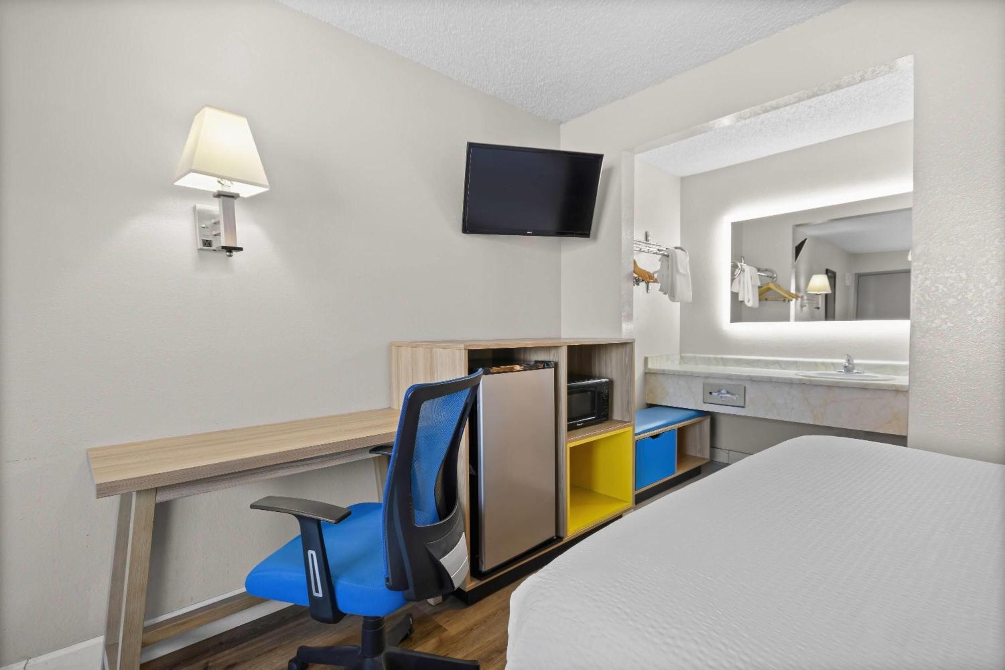 Deluxe Queen Room Two Queen Beds Non-Smoking