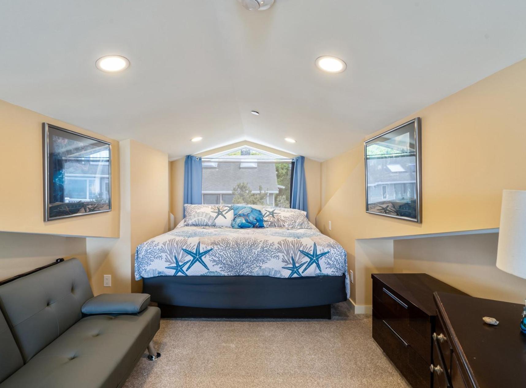 King Room Sea View Not Pet Friendly