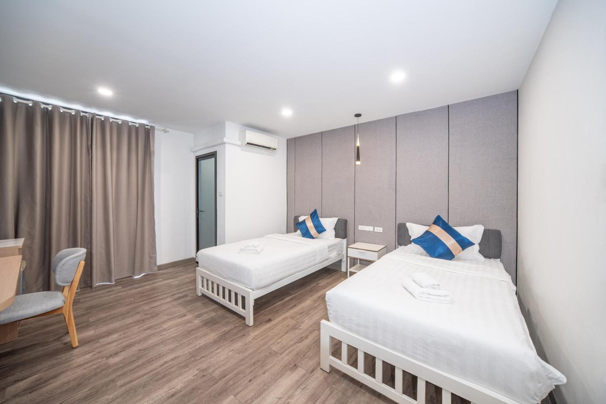 Standard Twin Room