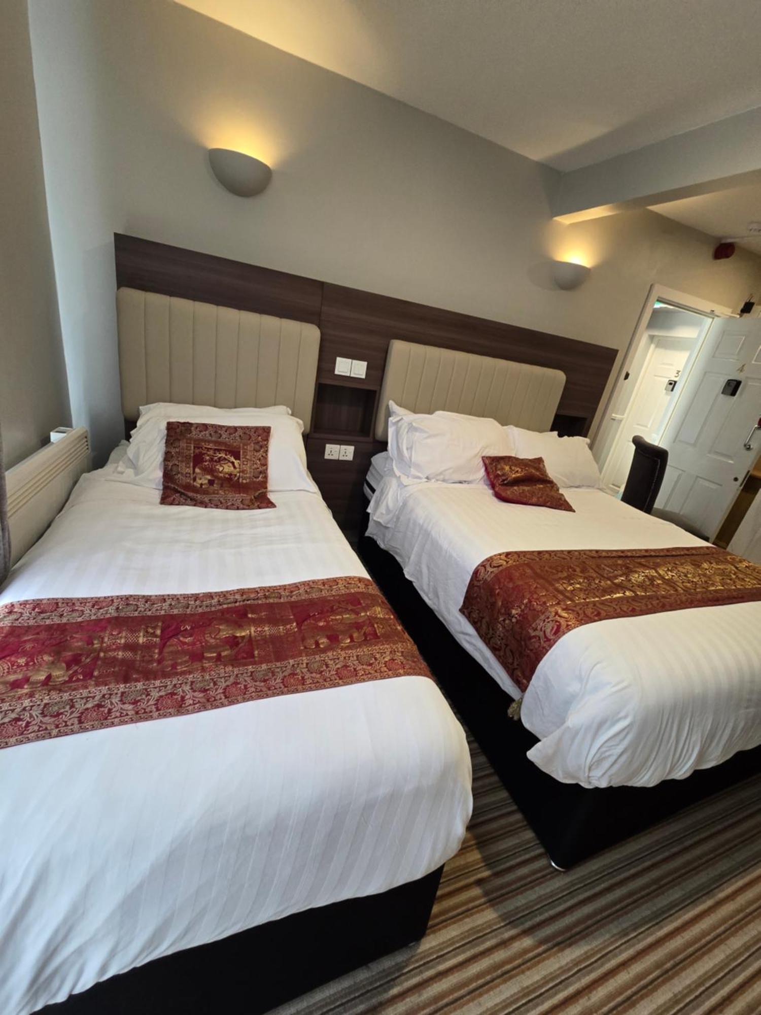 Bed 16 Bed Mixed Dormitory Room