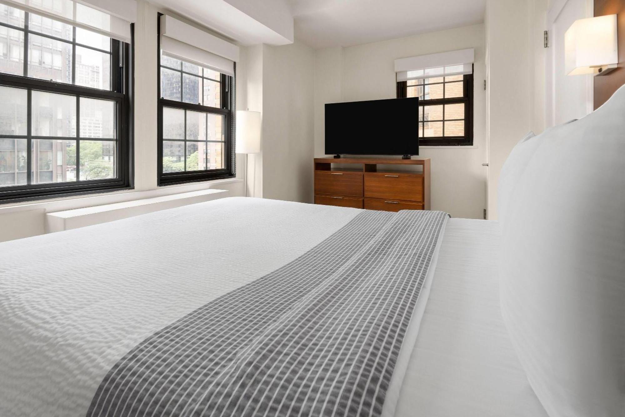 1 Queen Bed 1 Bedroom Wellness Apartment Non-Smoking