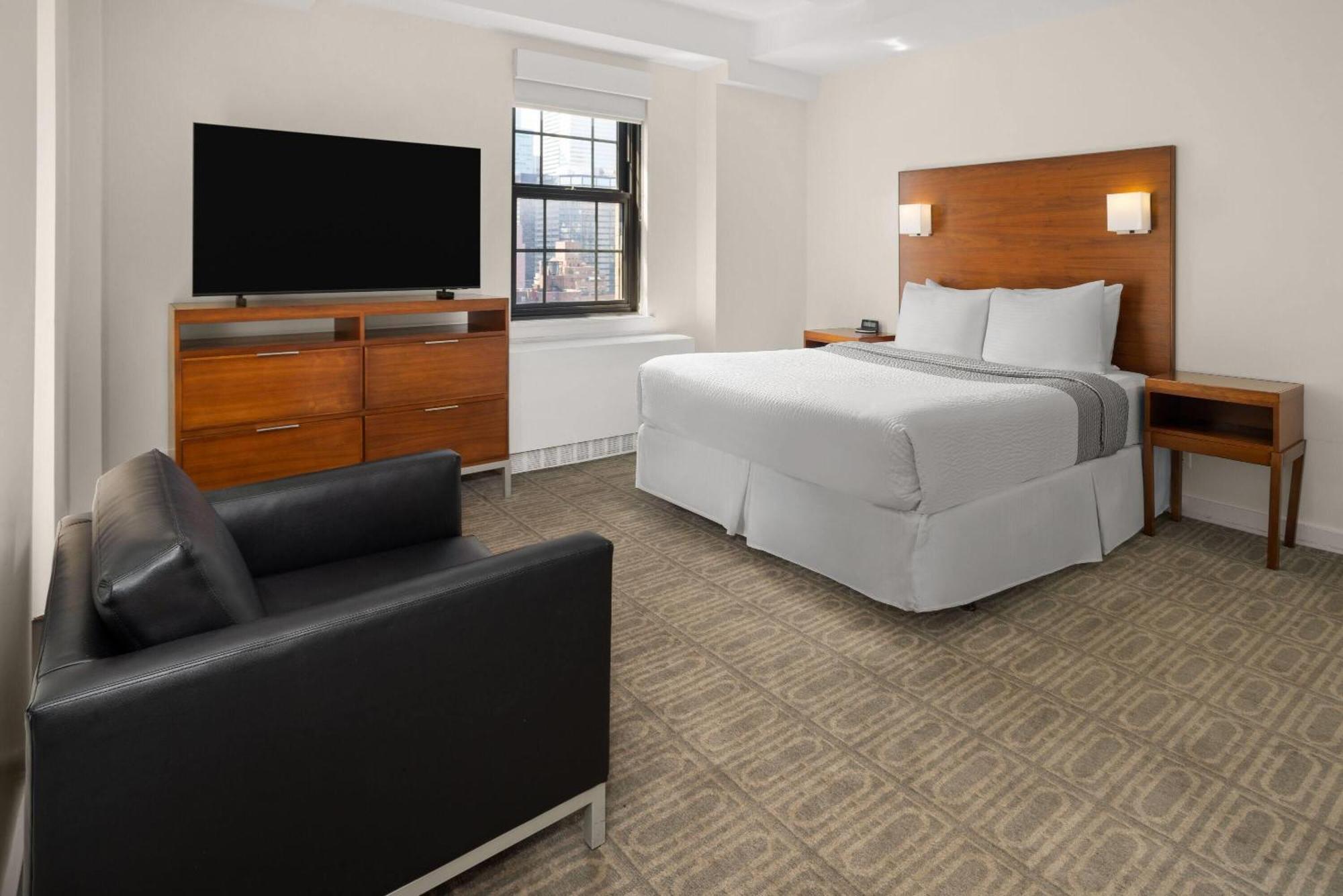 2 Queen Beds Two-Bedroom Apartment Non-Smoking