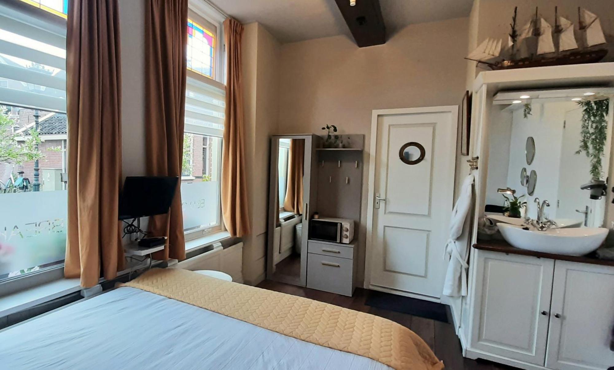 Double Room Private Bathroom