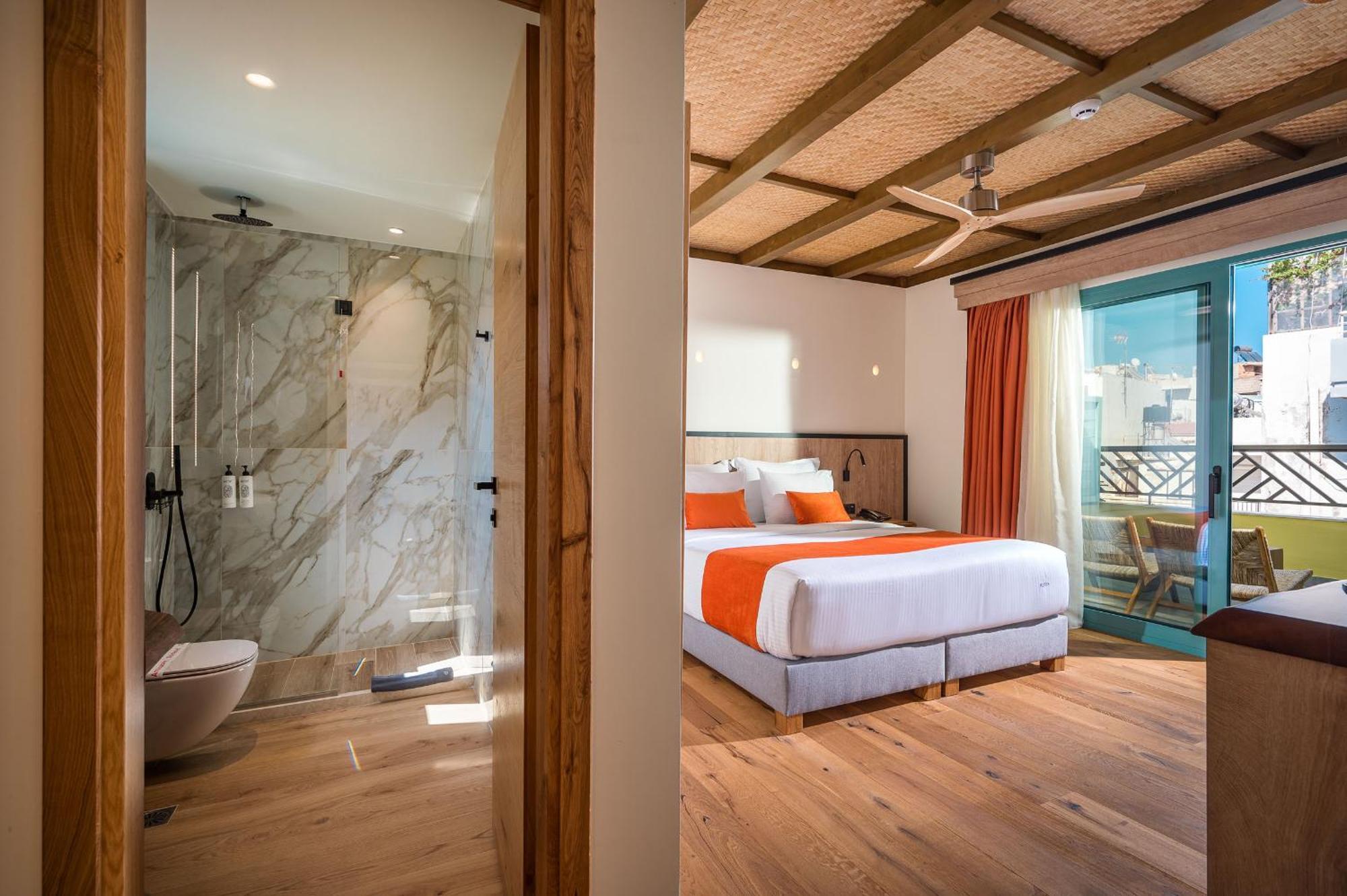 Lux Suite Outdoor Jacuzzi