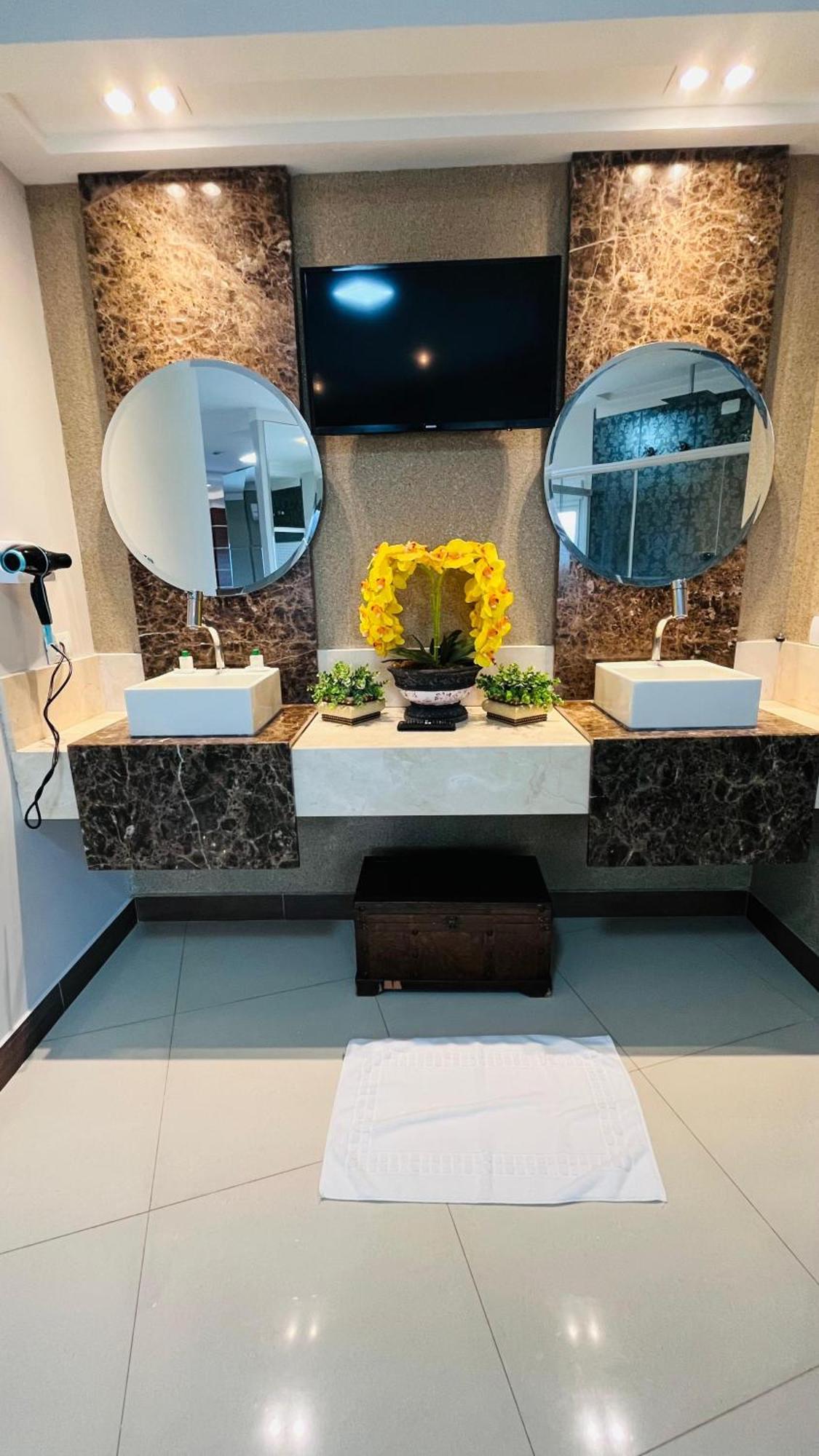 King Suite Spa Bath