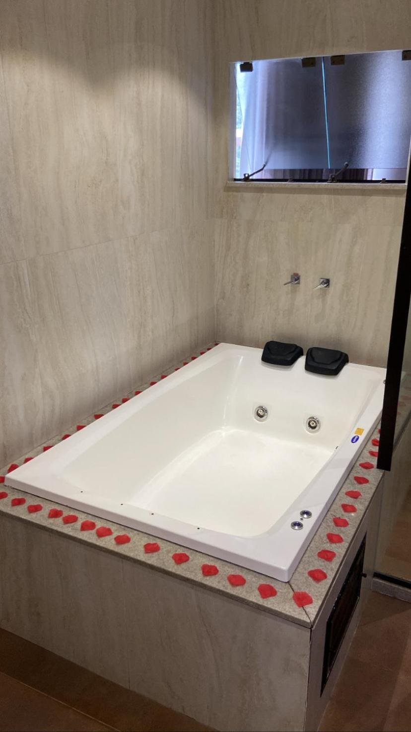 Deluxe Suite Spa Bath