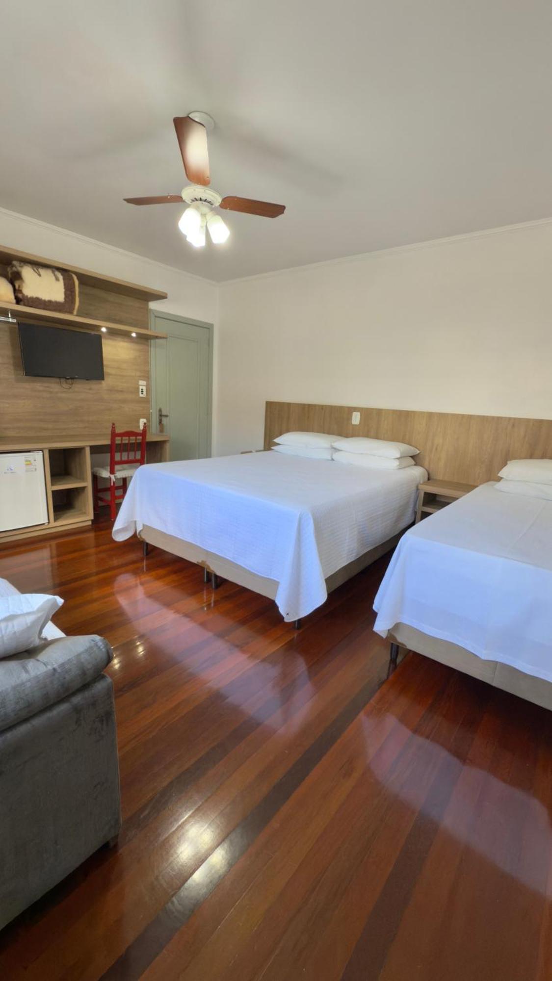 Quarto Standard com Cama de Casal ou 2 de Solteiro