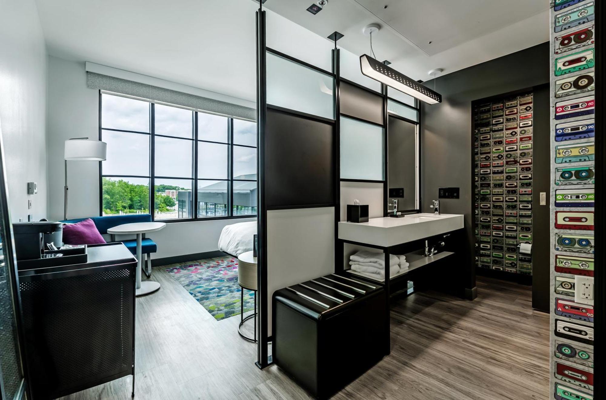 Aloft Queen Room