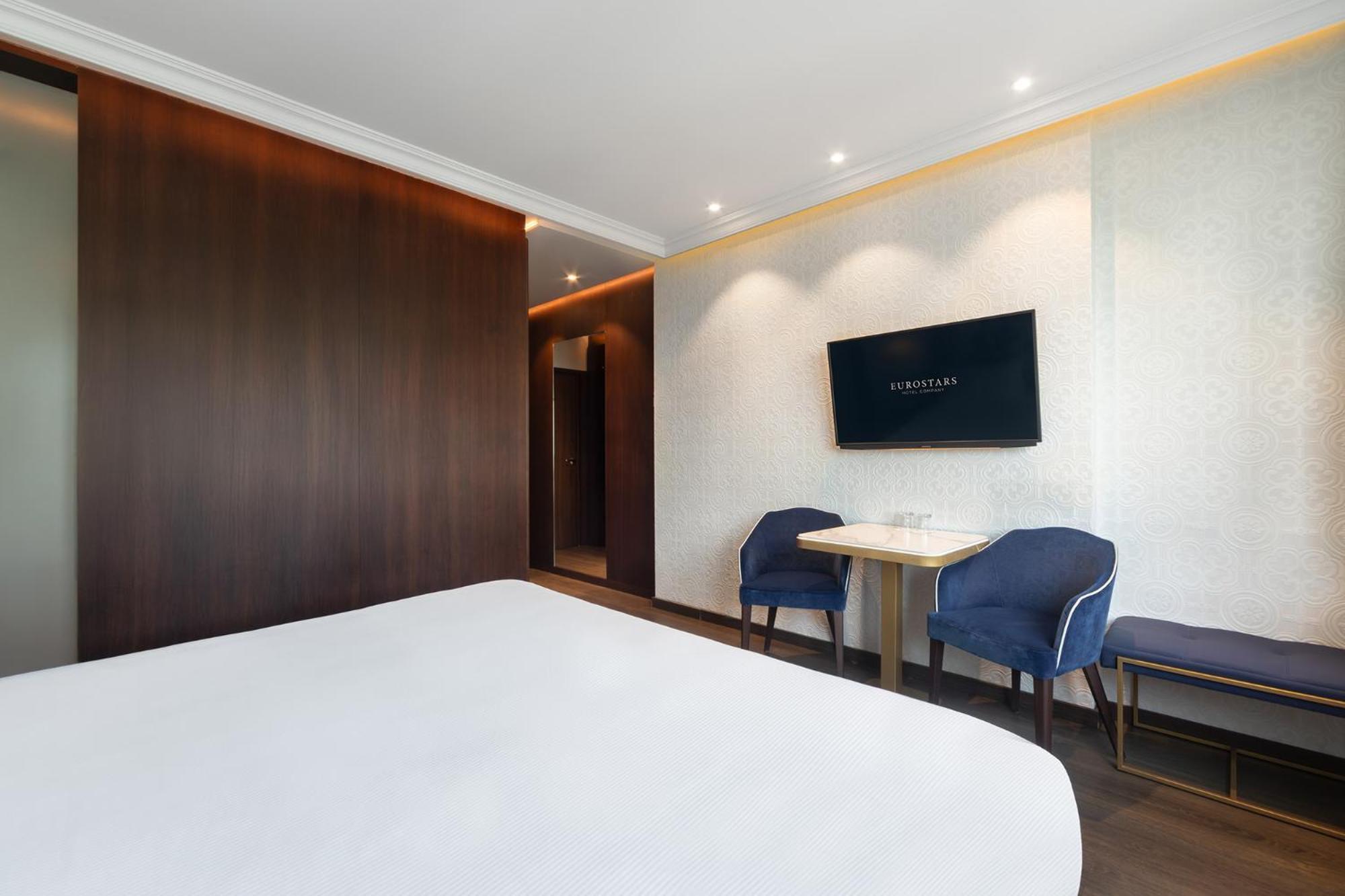 Deluxe Double or Twin Room City View
