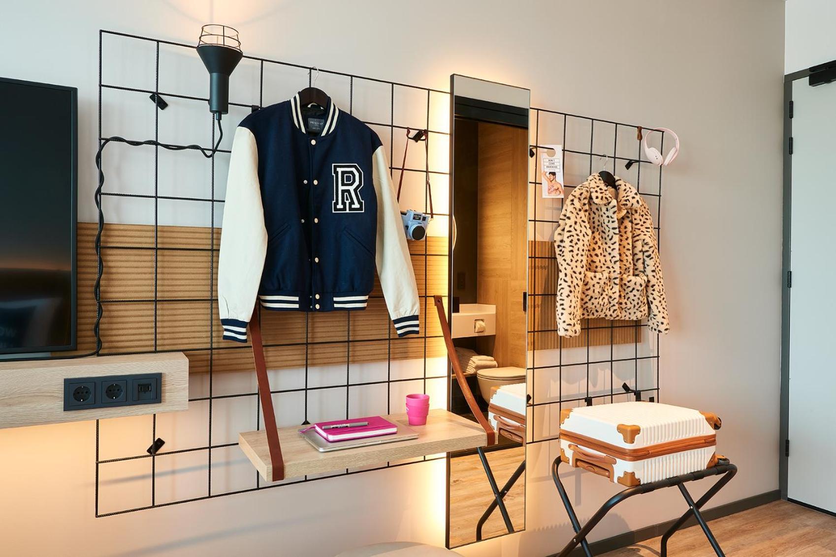Moxy Familiekamer met 1 Queensize Bed en Slaapbank