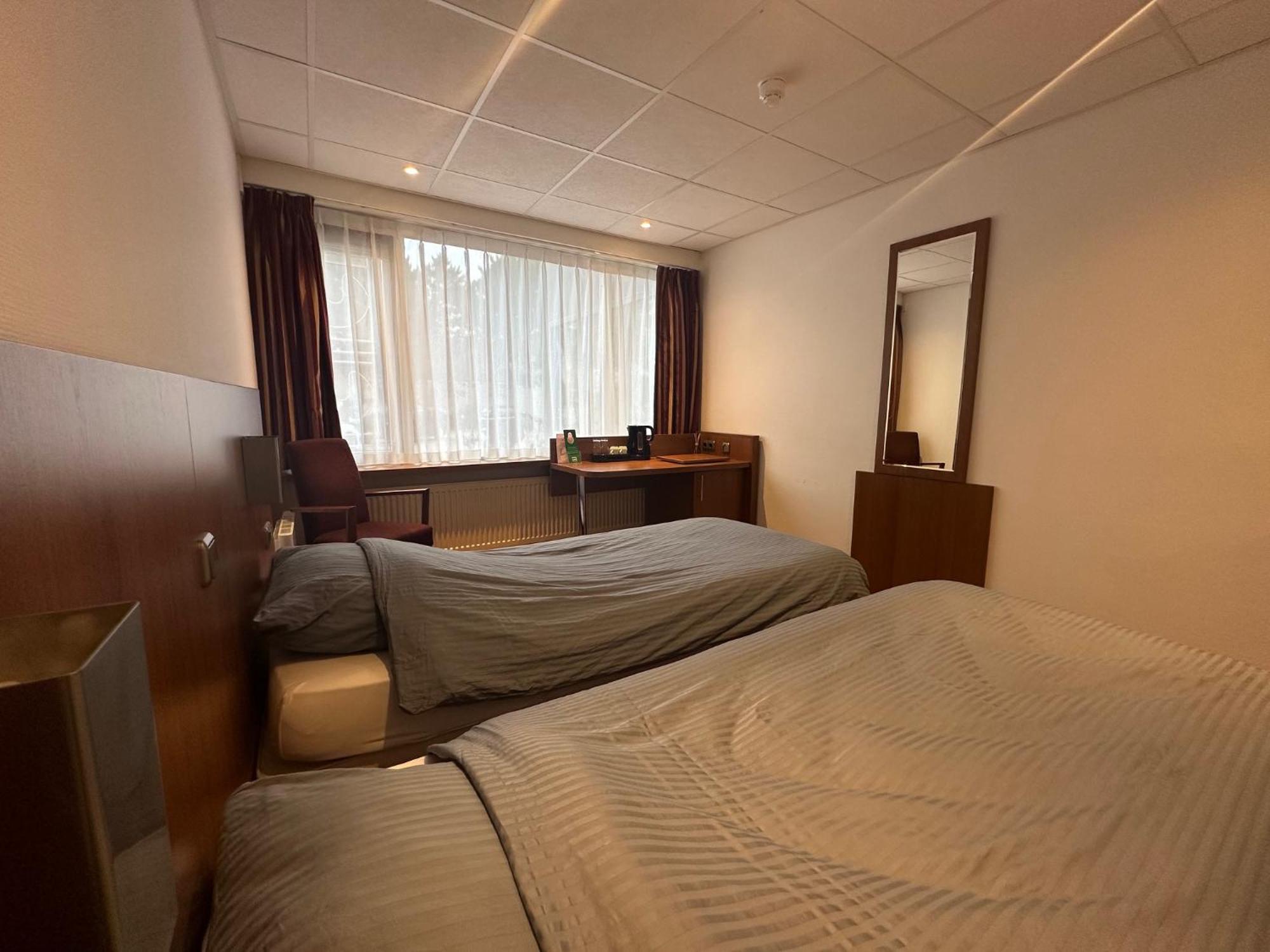 Deluxe Double Room Shower