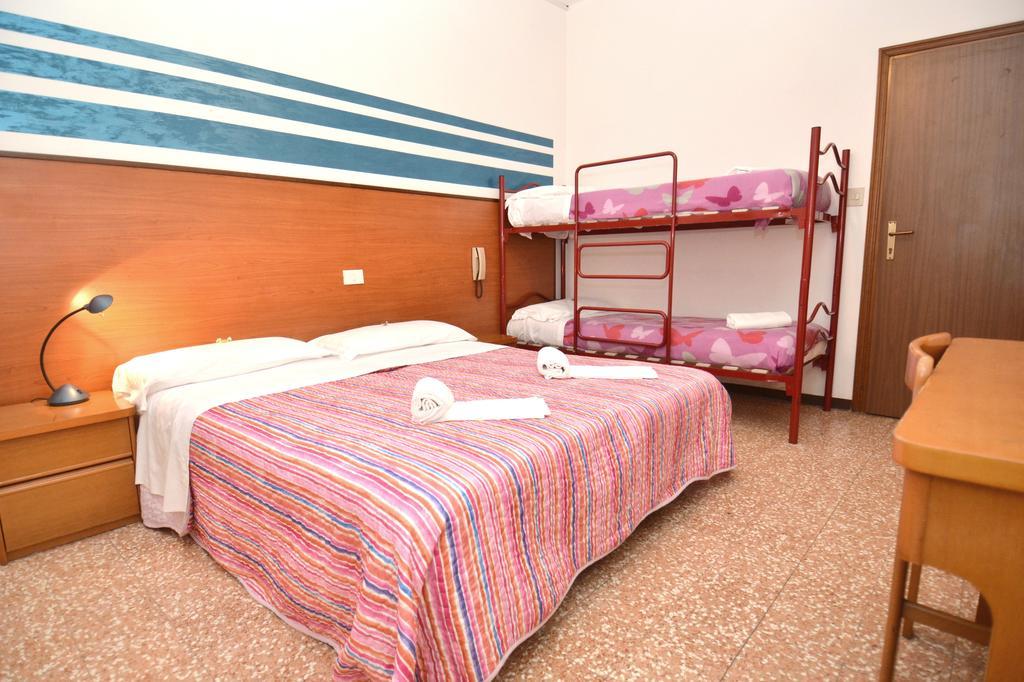 Economy Double or Twin Room,51242269:JPEG