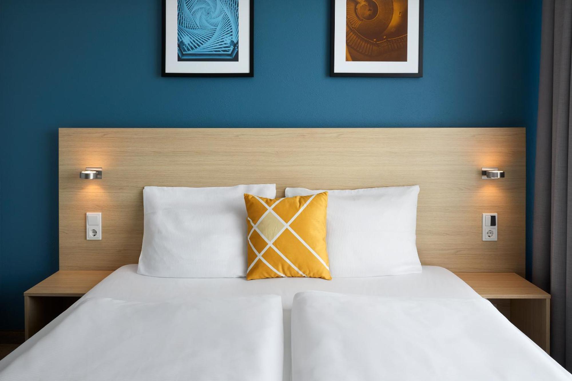 Standard King Room Street View