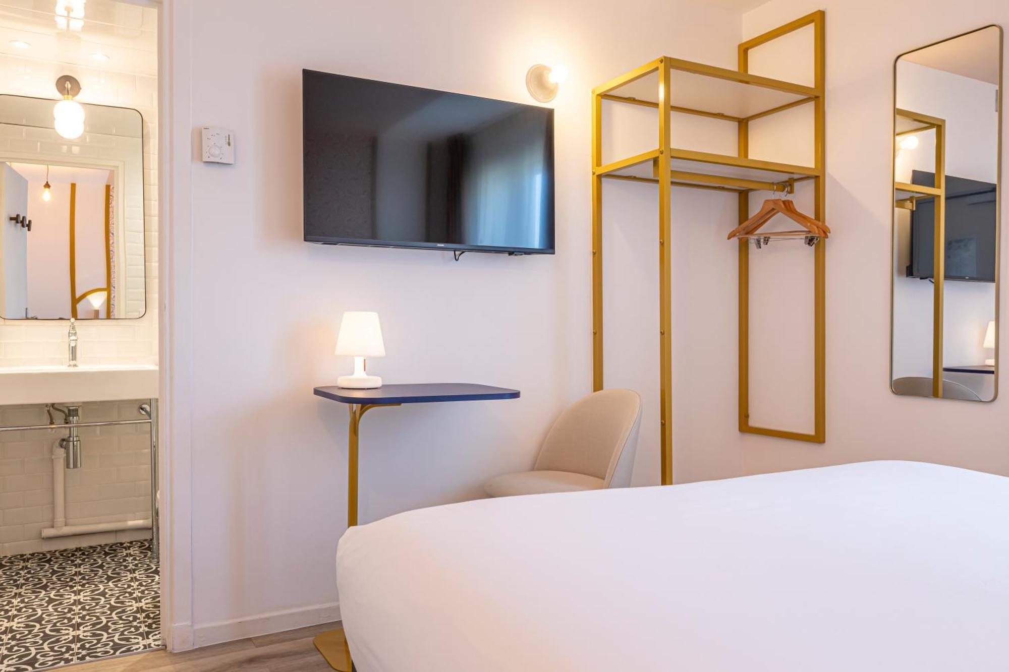 Standard Queen Room
