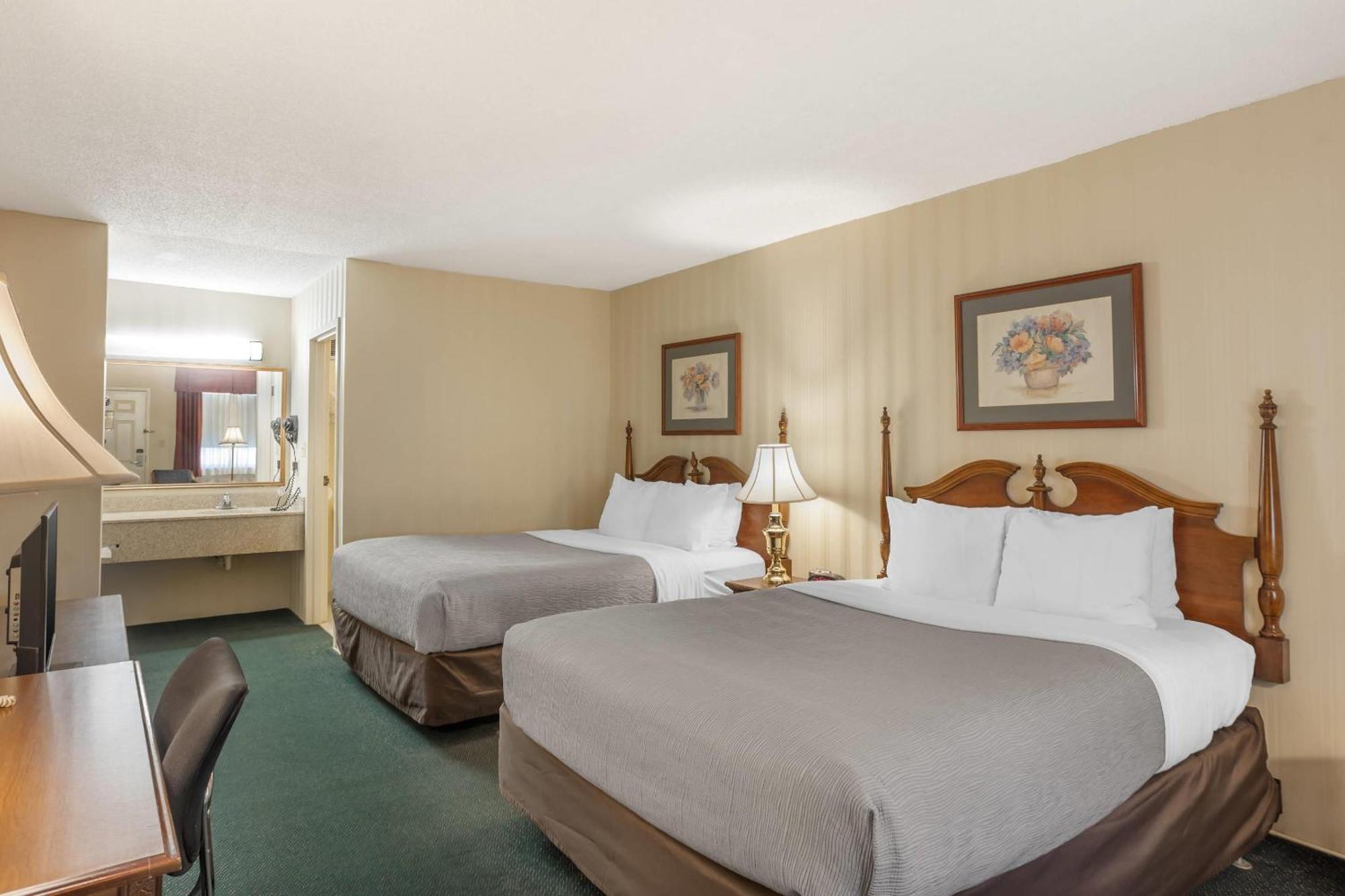 Queen Room Two Queen Beds 2nd Floor or Pet Friendly