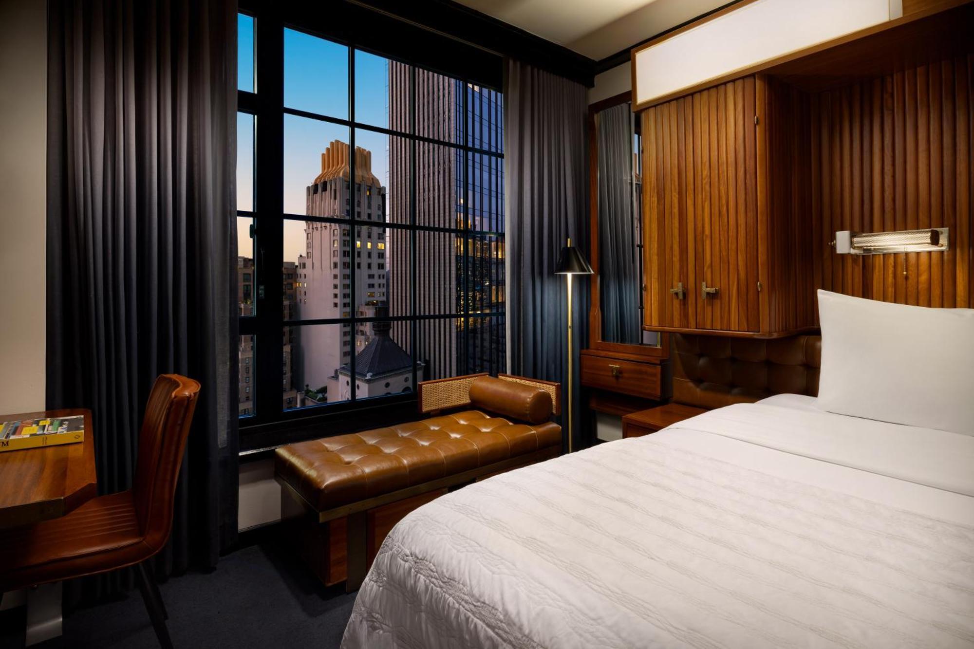 Deluxe King Room City View High Floor
