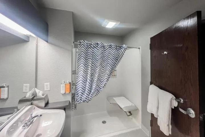 Queen Studio Two Queen Beds Disability Access or Non-Smoking