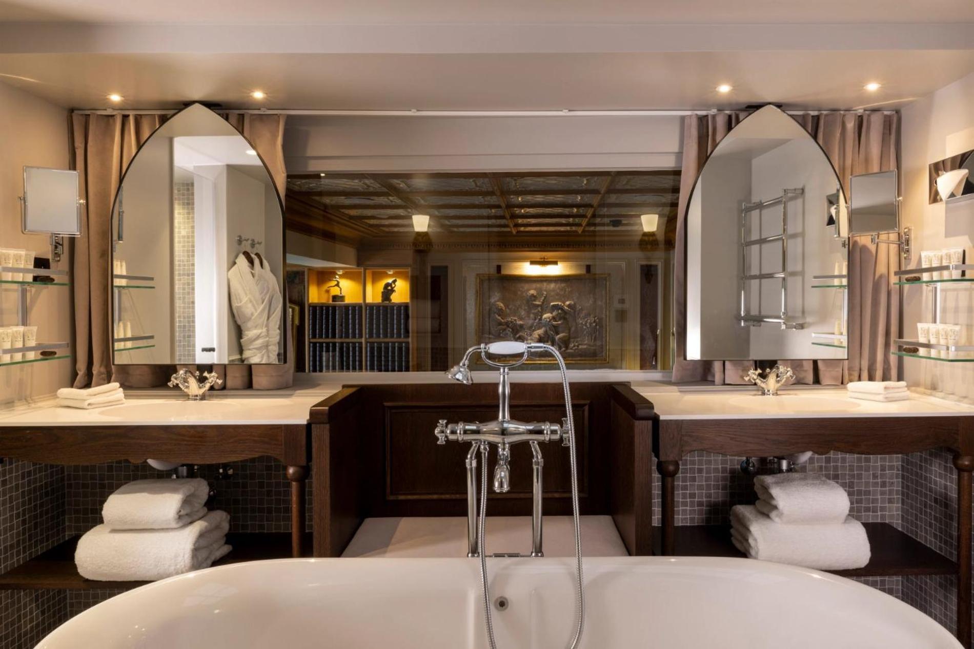 Three-Bedroom Apartment Private Pool