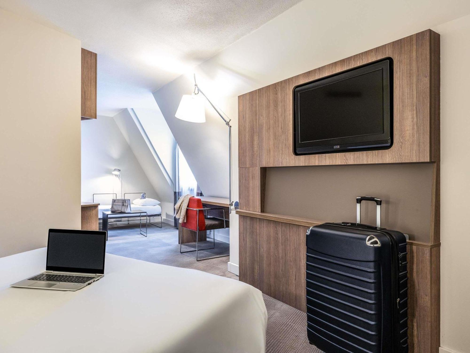 Quarto superior com cama de casal e 2 sofás-cama - Acesso para hóspedes com mobilidade reduzida