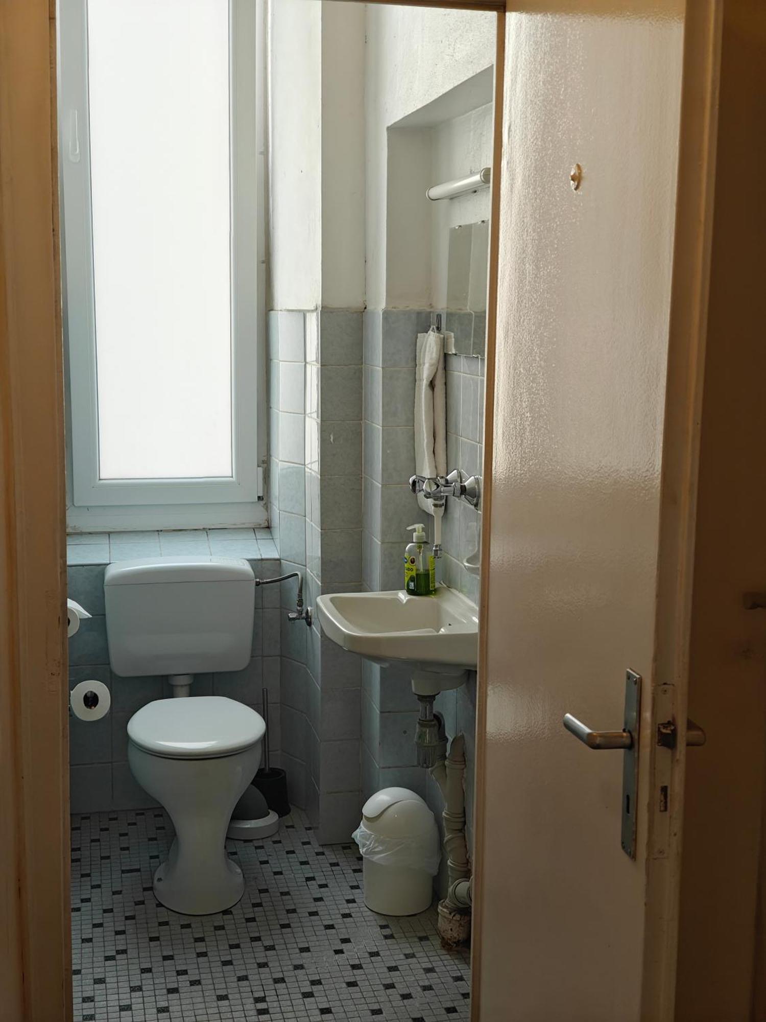 Single room with shower and own separate toilet