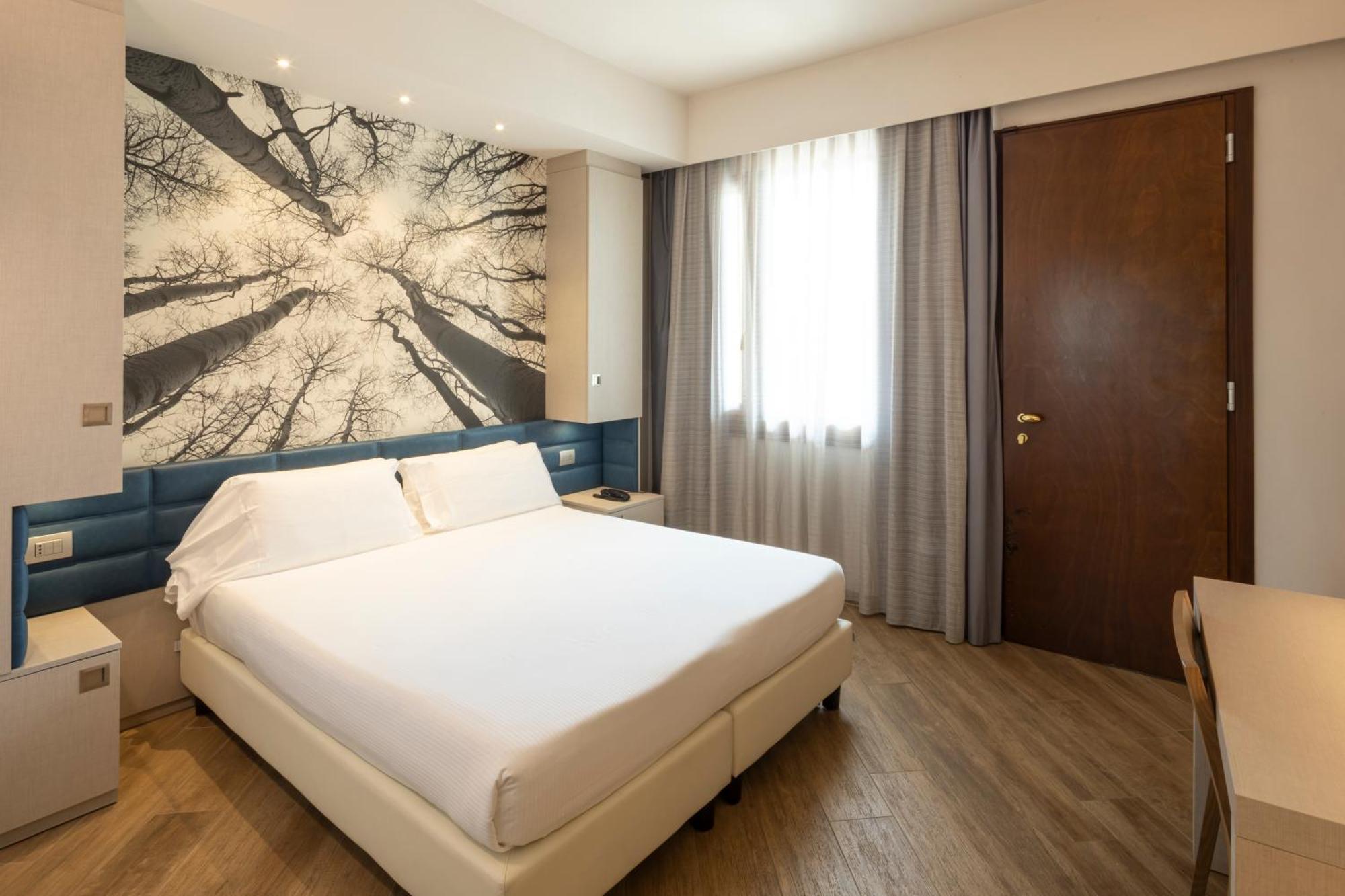 Standard Queen Room Convert Into Two Twin Beds