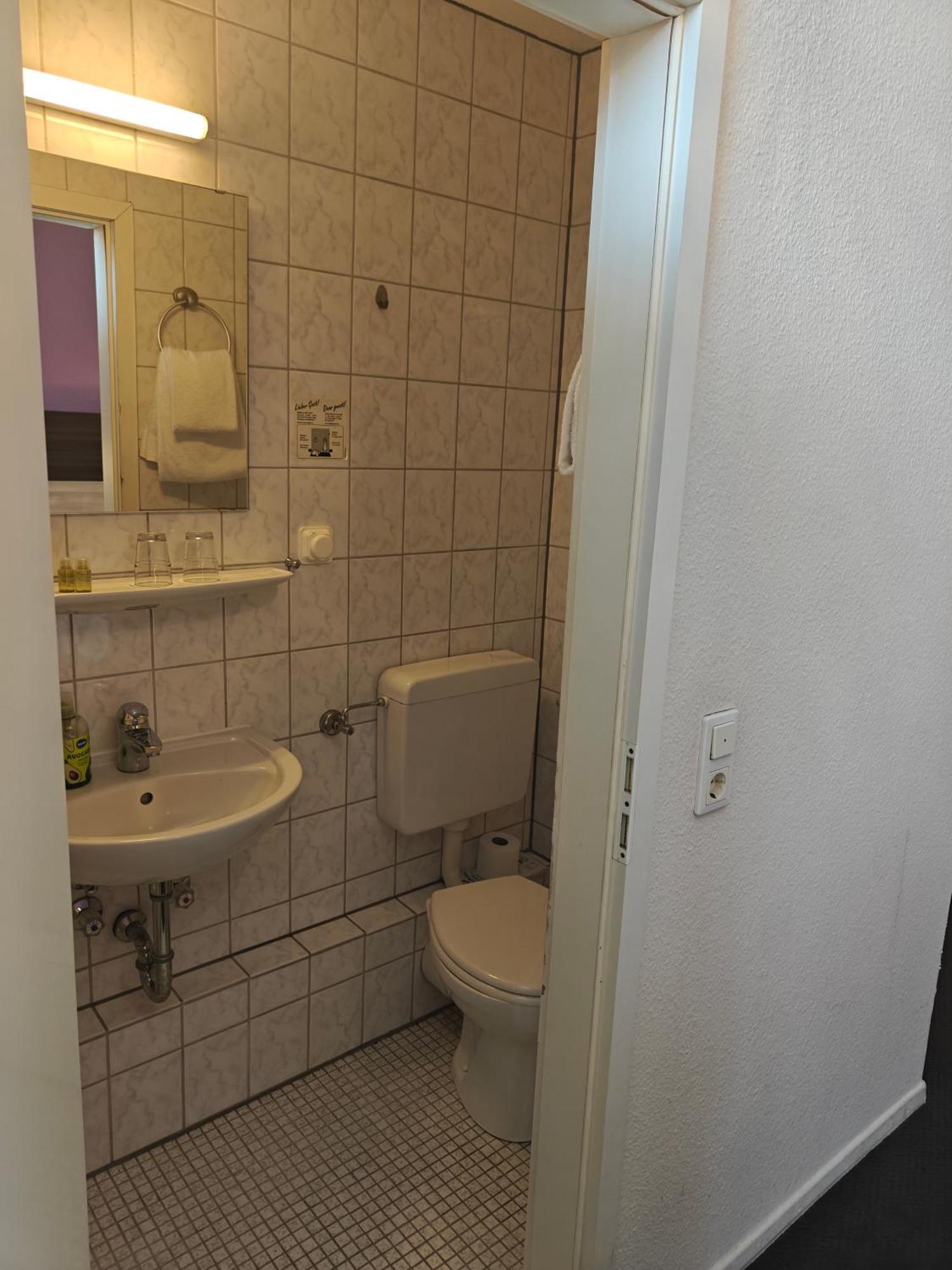 Chambre Double avec Douche et Toilettes