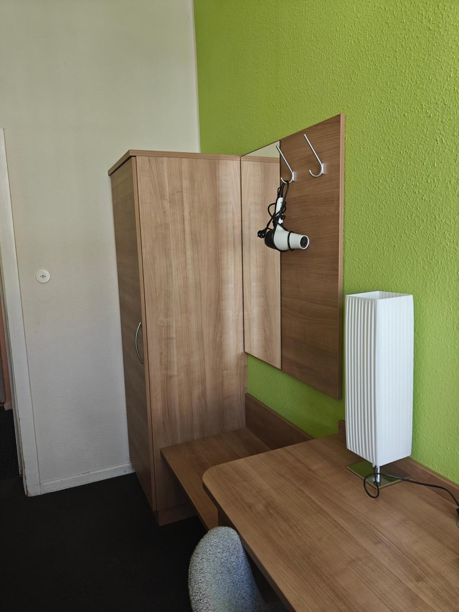 Single Room shower toilet