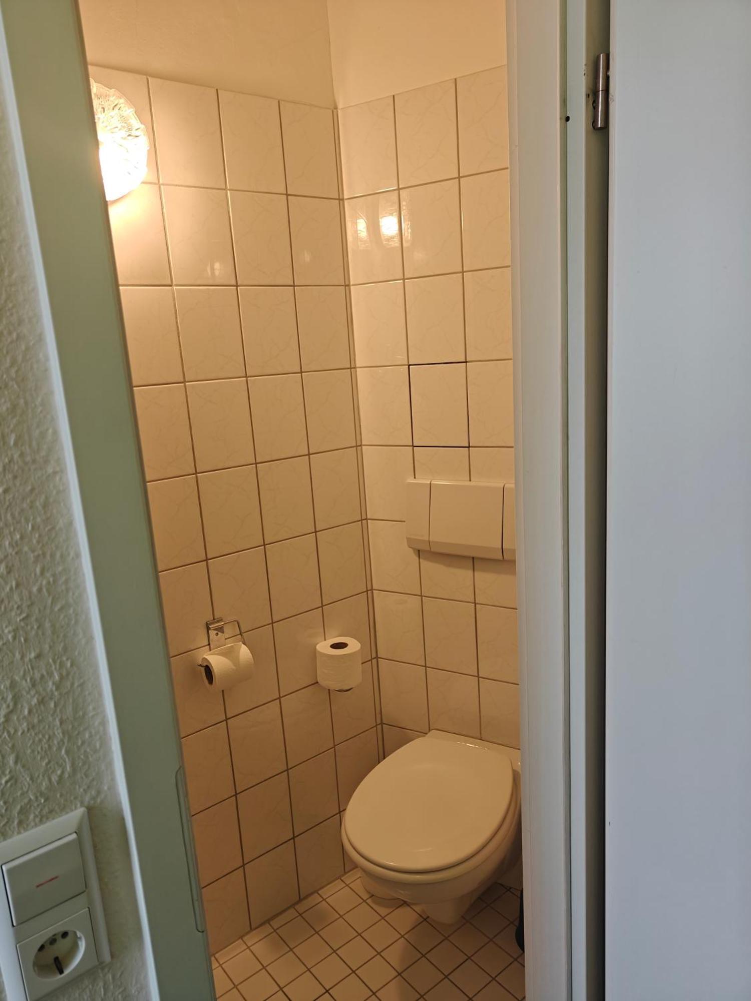 Single Room shower toilet