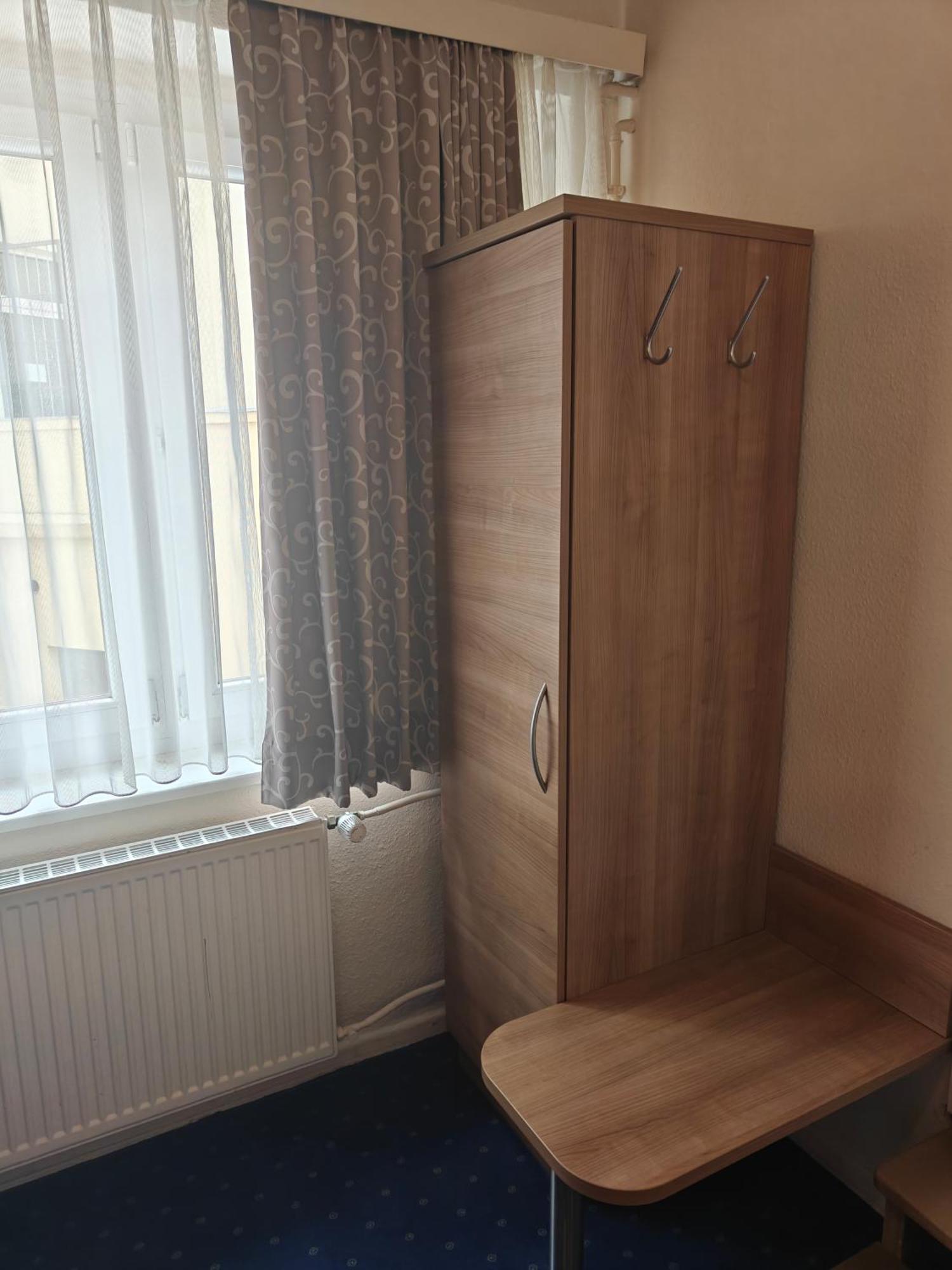 Single Room shower toilet