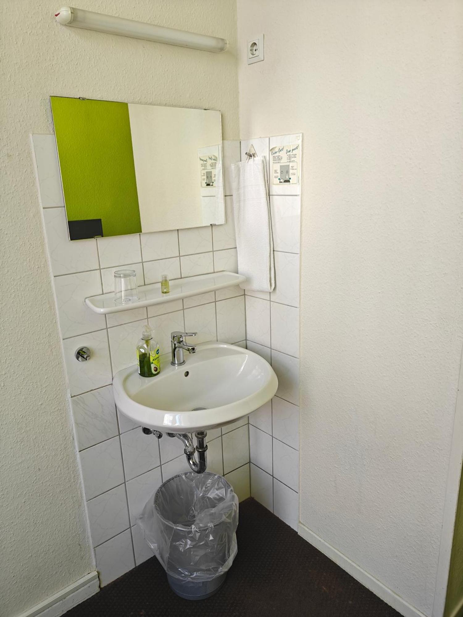 Single Room shower toilet