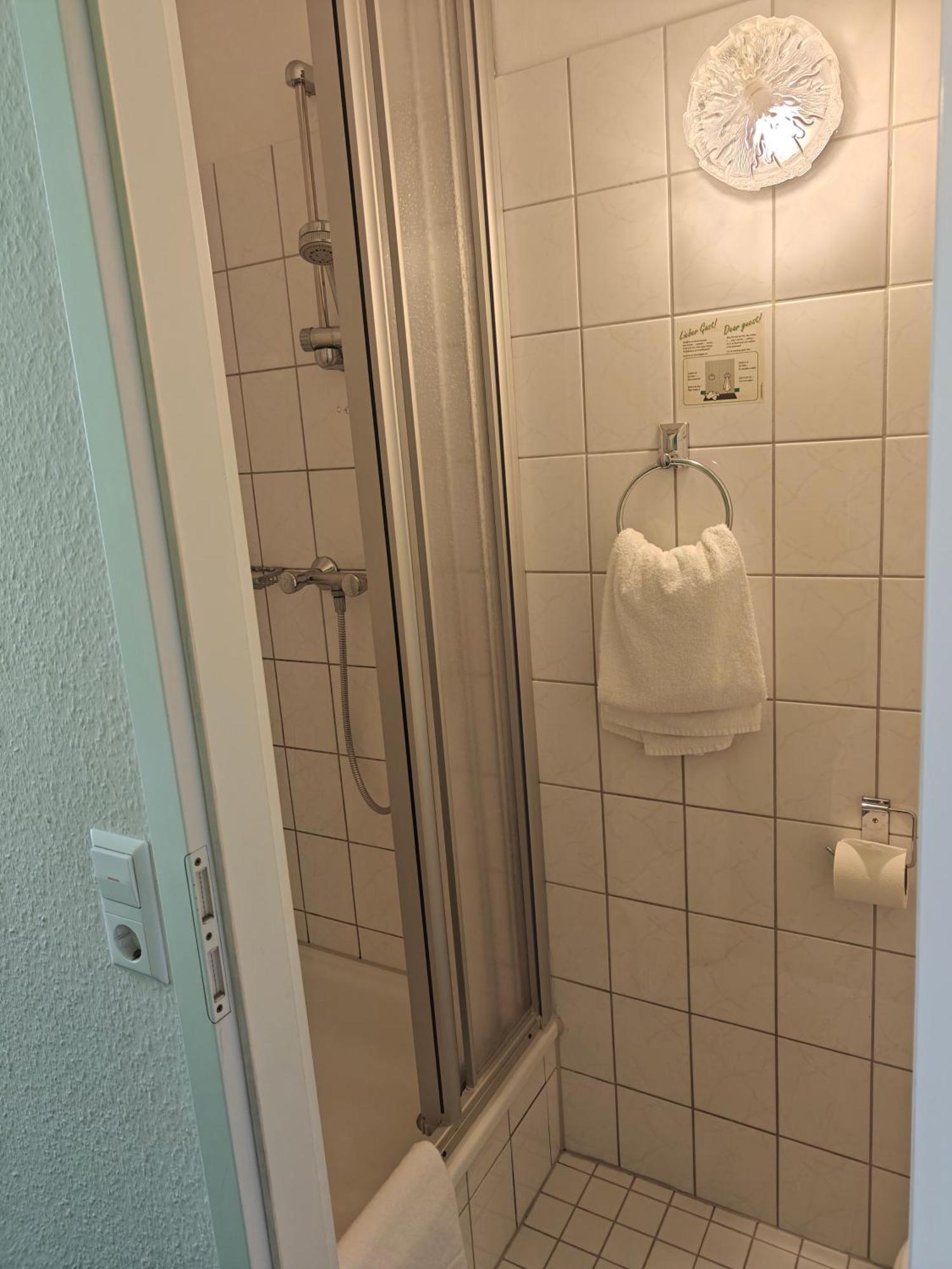 Single Room shower toilet